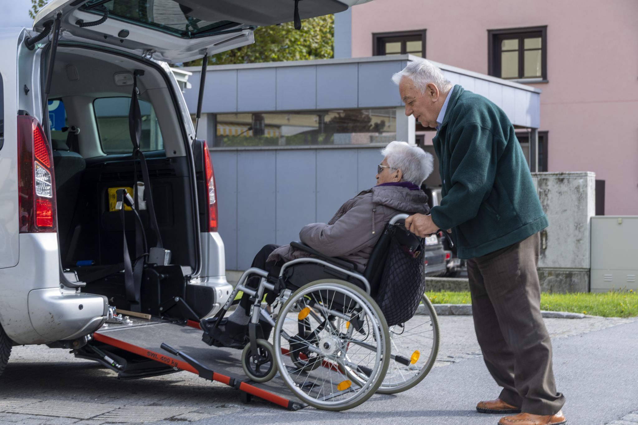 Unzertrennlich und stark – Walter Müller pflegt seine Frau trotz eigener Krankheit