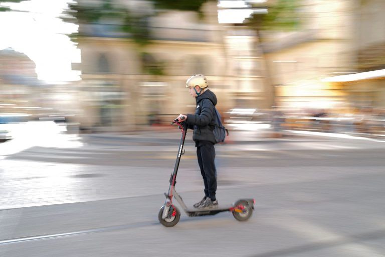 Unklarheit fiel Versicherung nach Scooterunfall auf den Kopf
