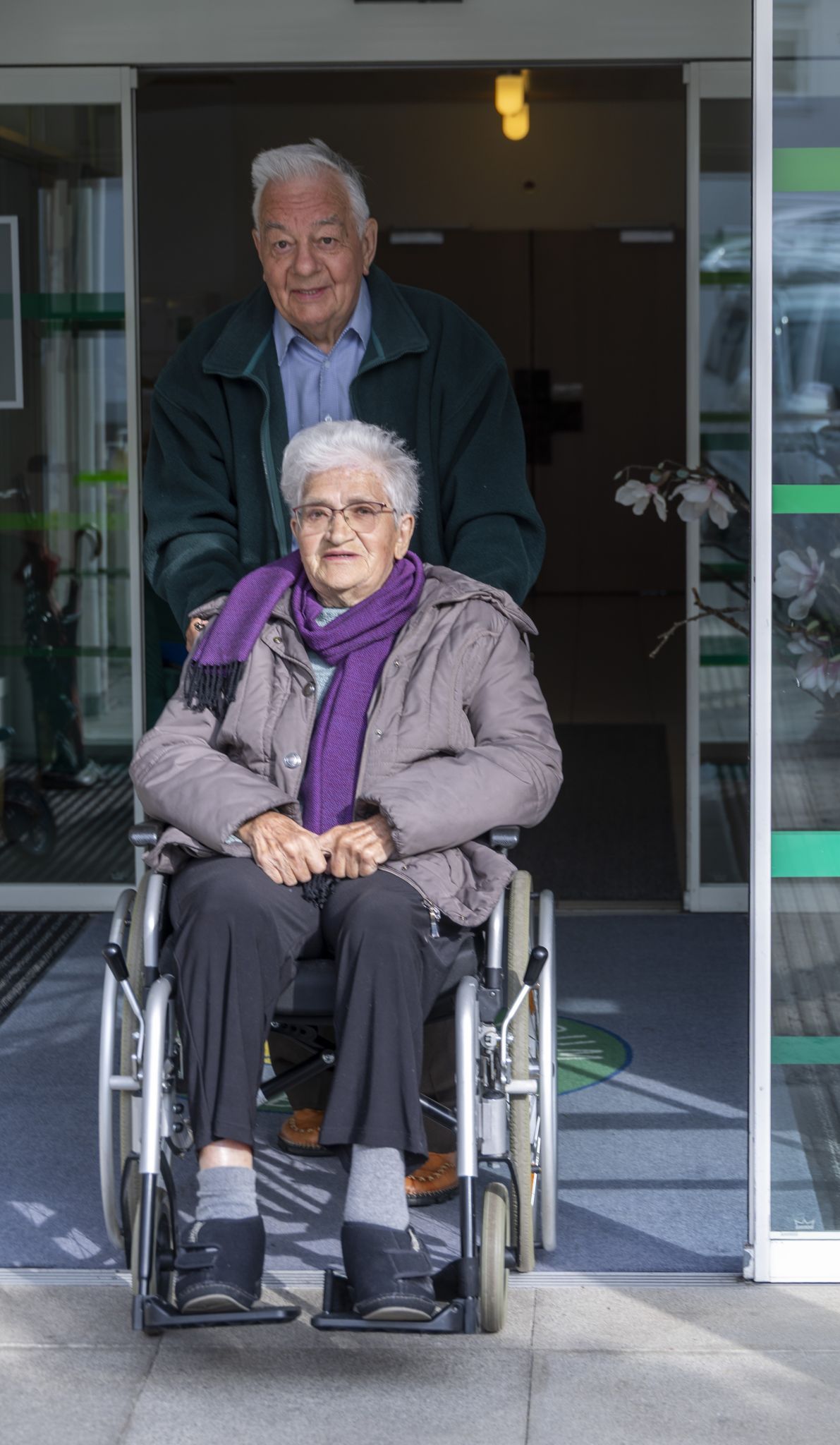 Unzertrennlich und stark – Walter Müller pflegt seine Frau trotz eigener Krankheit