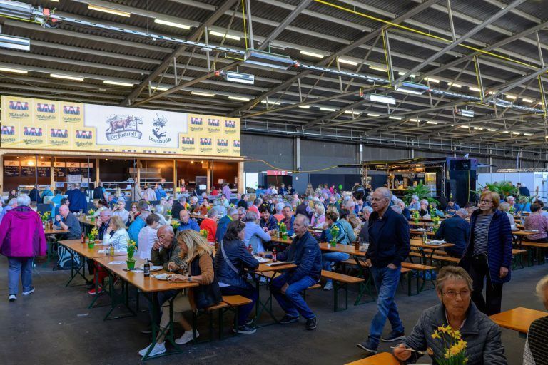 Zwischen Kirschbaum und Hühnerstall: Vorhang auf für die Schau!