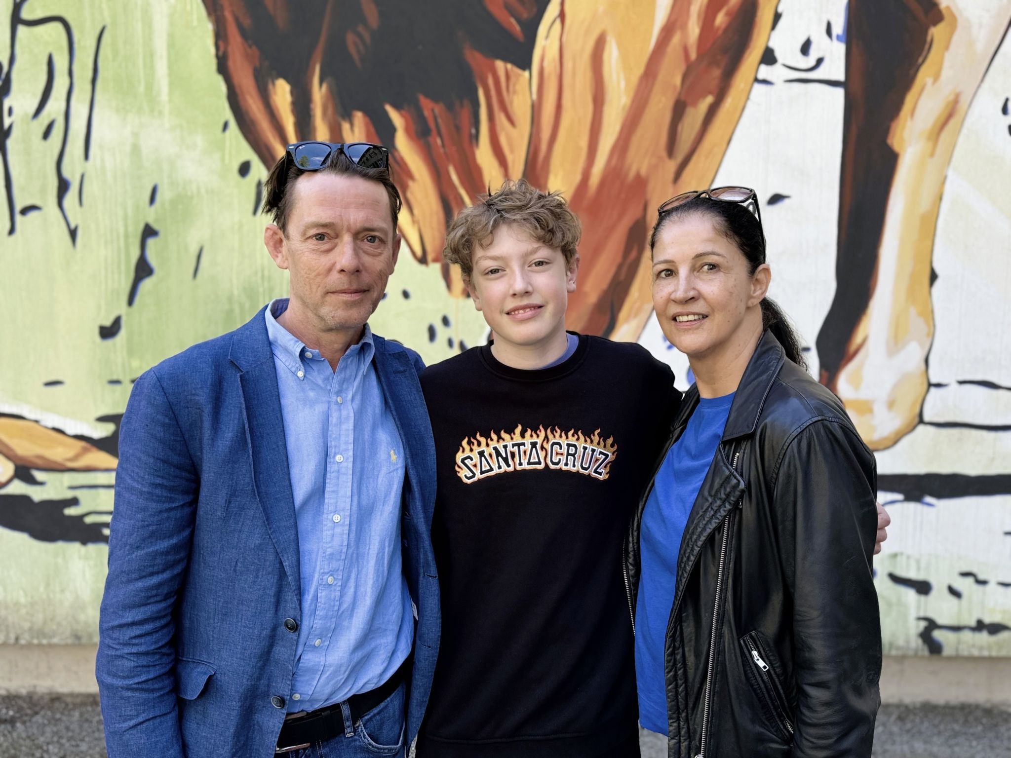 Künstler Gregor Koller mit Pius und Martha.