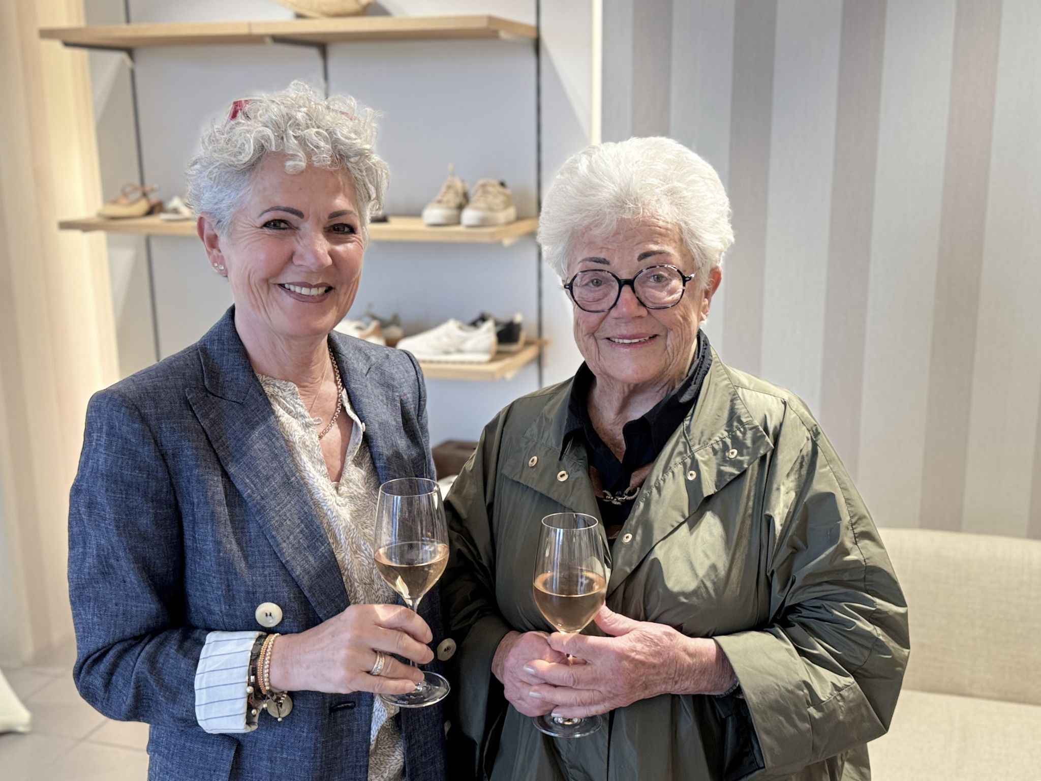 Unter den Besuchern: Andrea Fischer und Edith Schöch.