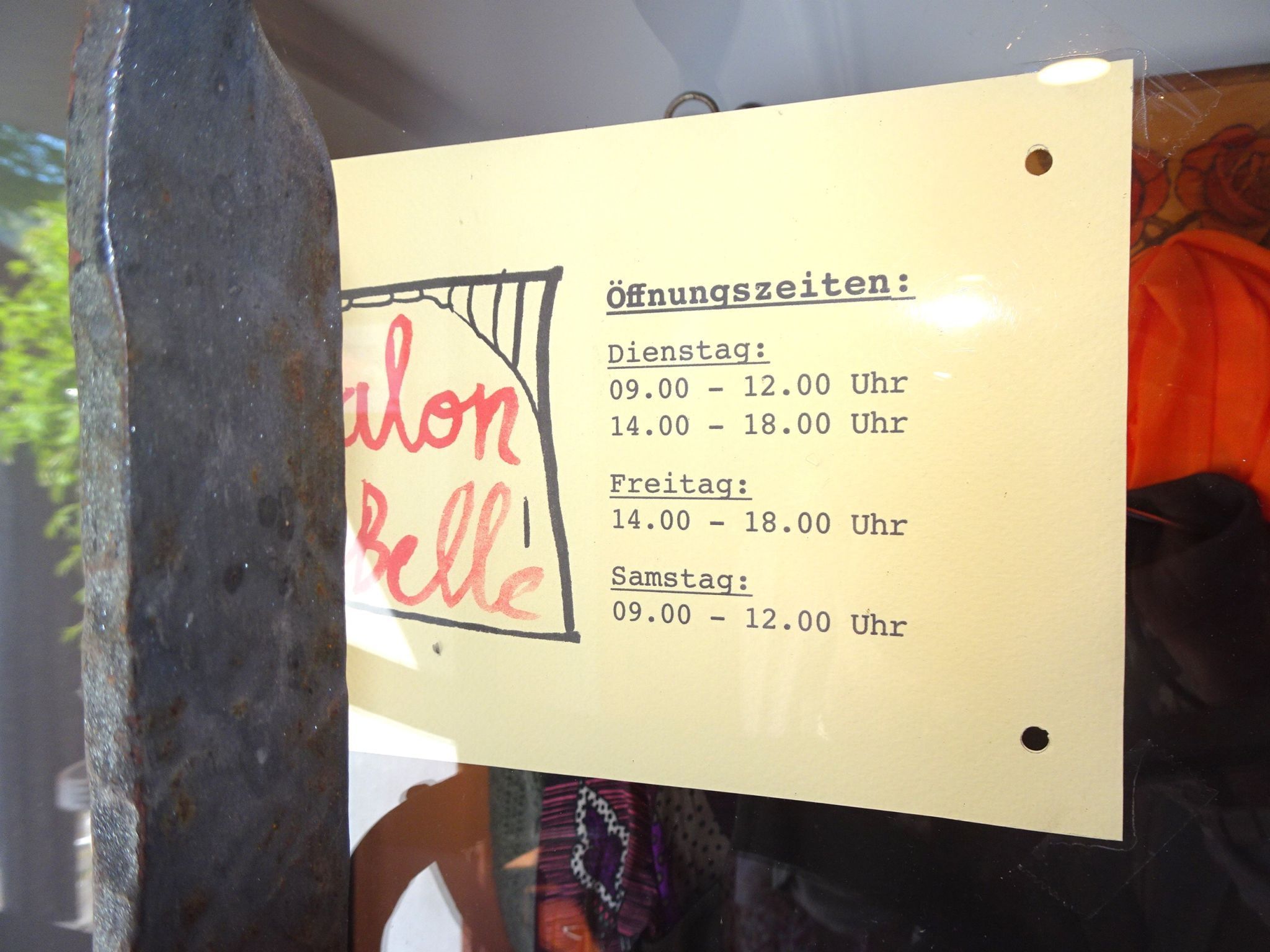 Der neue Laden im Hatlerdorf hat an drei Tagen geöffnet, auch Waren können aktuell an den Öffnungstagen vorbeigebracht werden. 