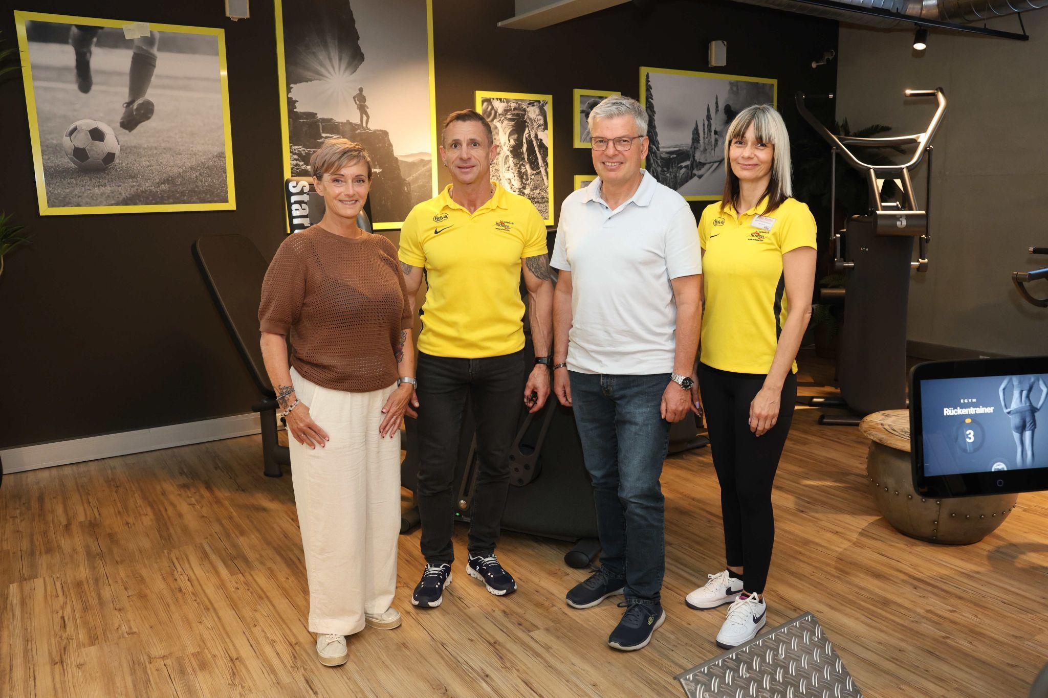 Karin und Michael Tschann, Branchensprecher Karl Schmelzenbach und Tanja Mathis.