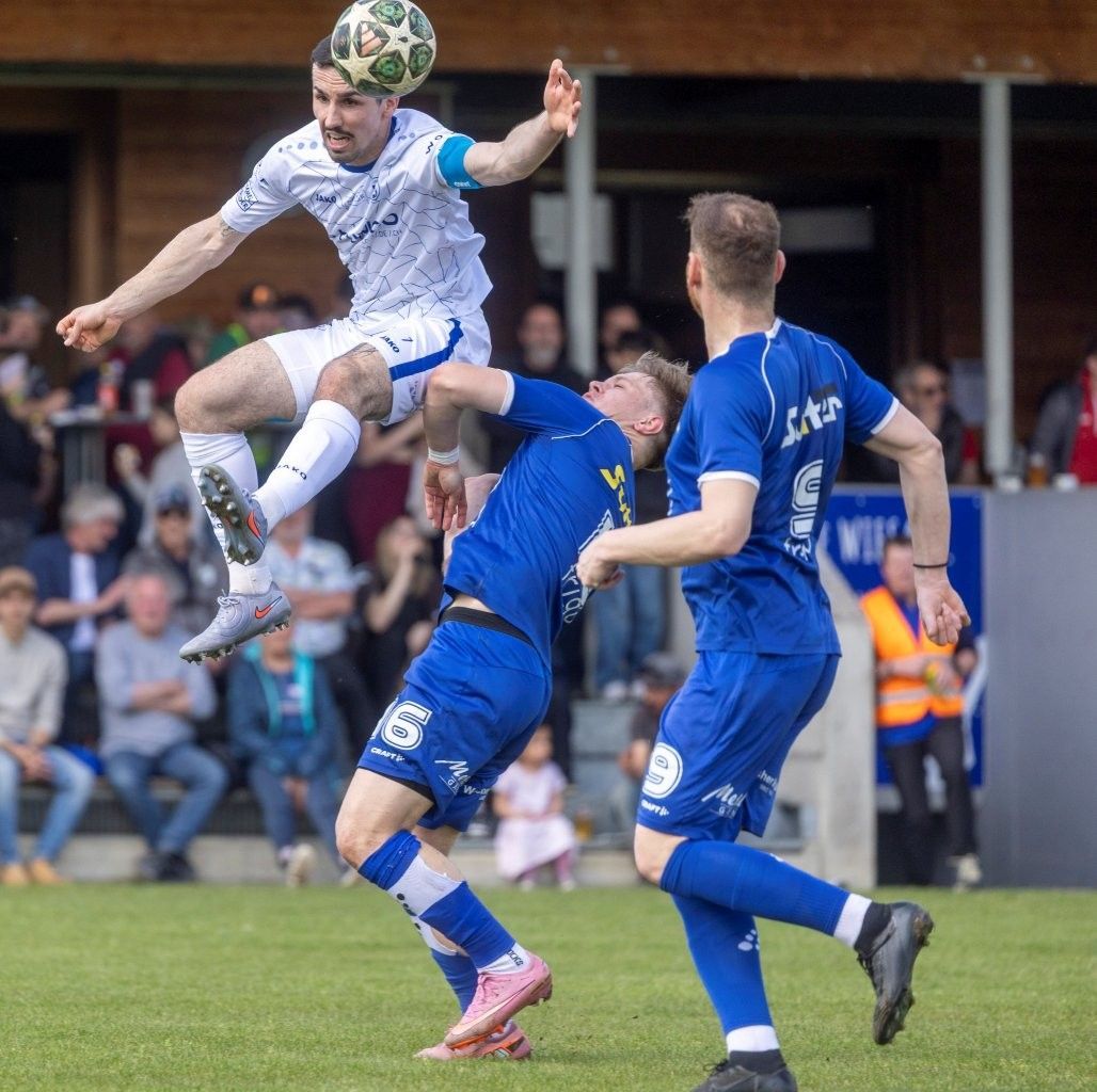 Robin Lhotzky traf per Kopf zum dritten Lochauer Tor. VN-PAULITSCH