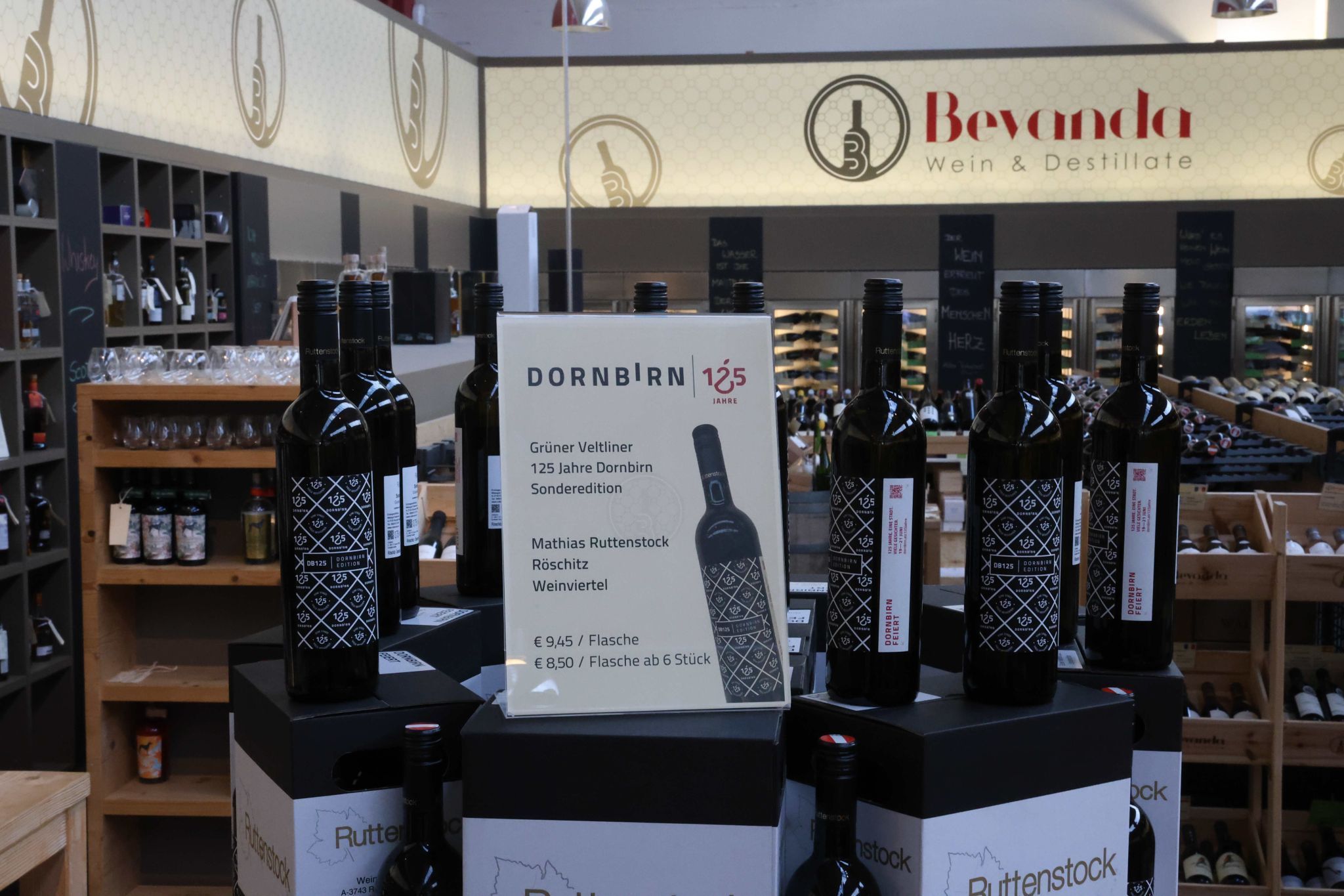 Sonderedition des Weinguts Ruttesndorfer zum 12-Jahr-Jubiläum der Stadt Dornbirn.