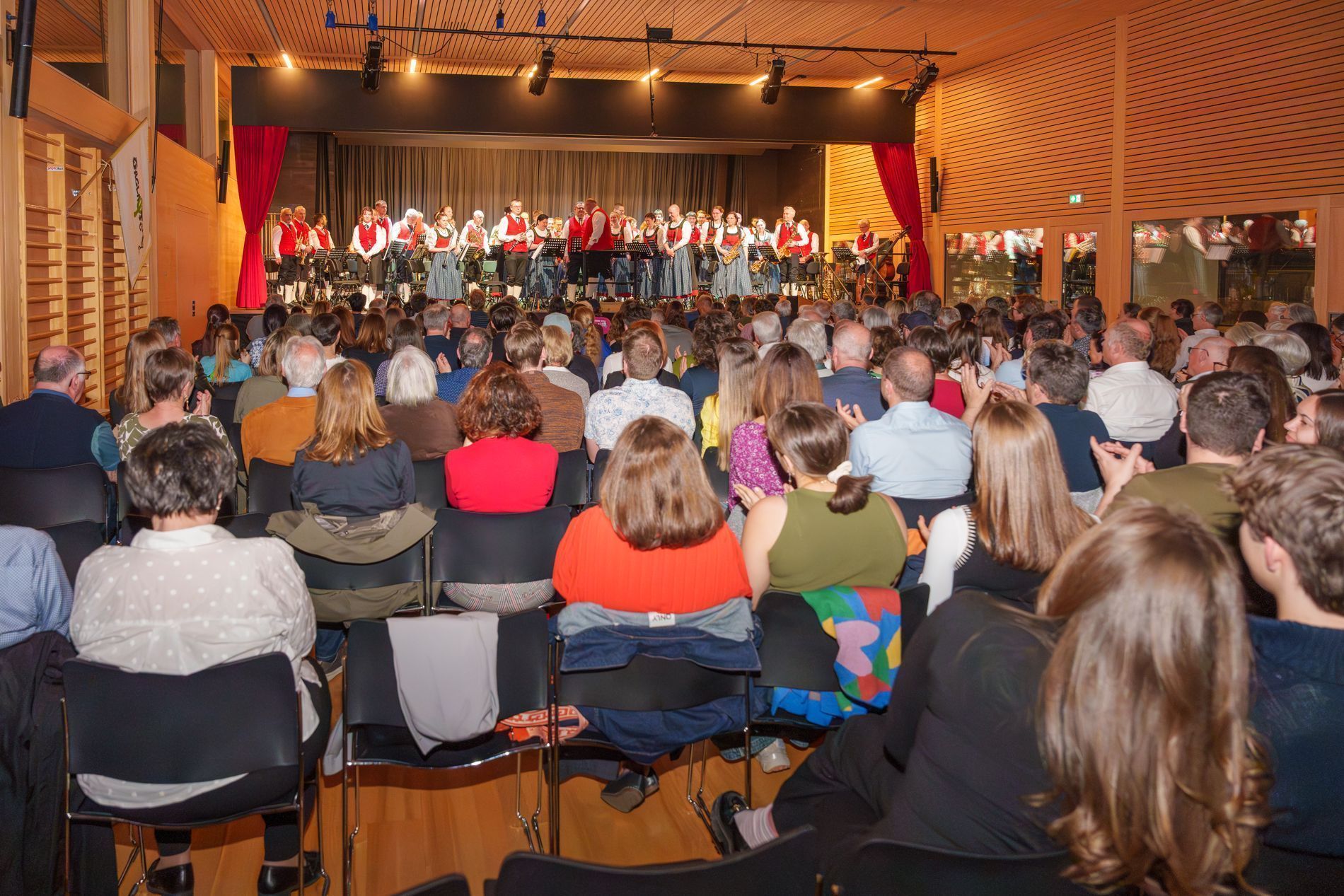 Das Vandanser Publikum war jedenfalls von den Darbietungen restlos eingenommen.