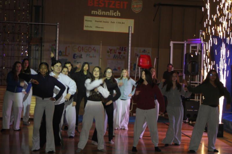 MS Feldkirch Gisingen tanzte bei der Siegerehrung. 