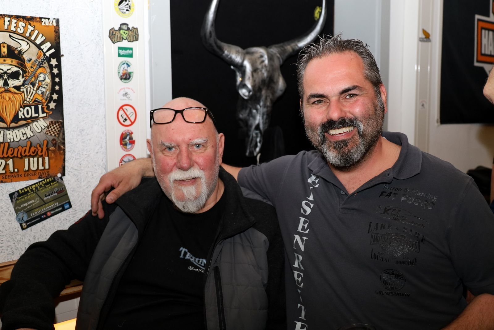 Motorradgrößen aus dem Leiblachtal: Hannes Schlachter (li) und Steven Schlachter (re) von den Eisenreitern