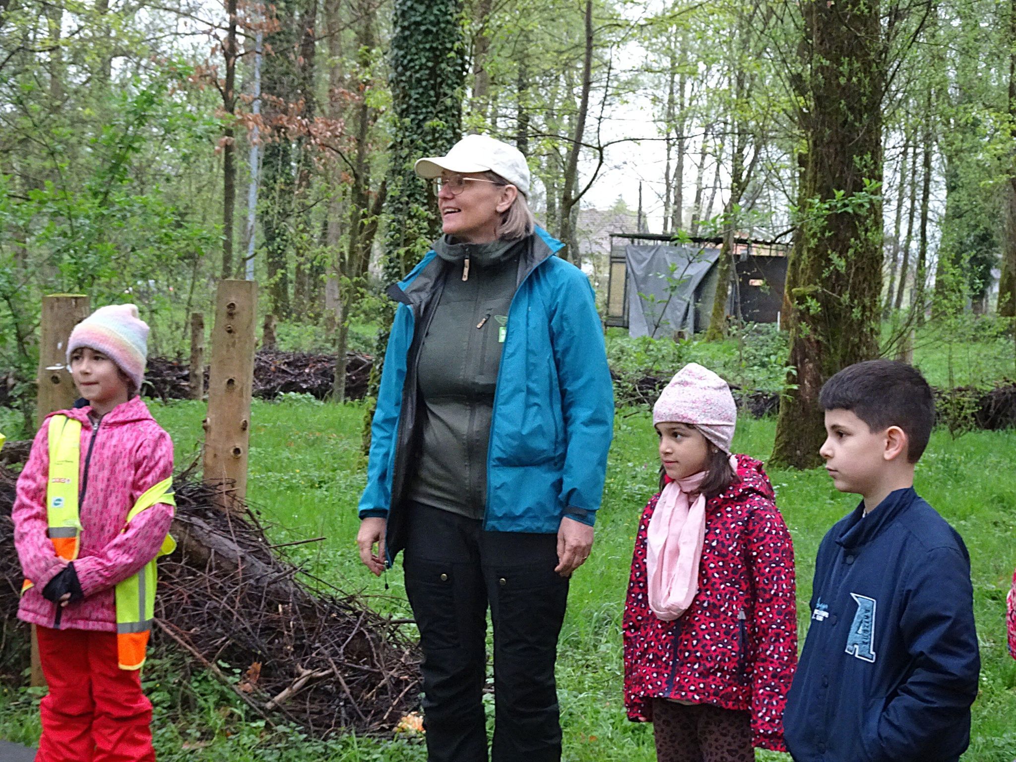 Unterricht im Grünen, hieß es für die Kinder der VS Leopold. 