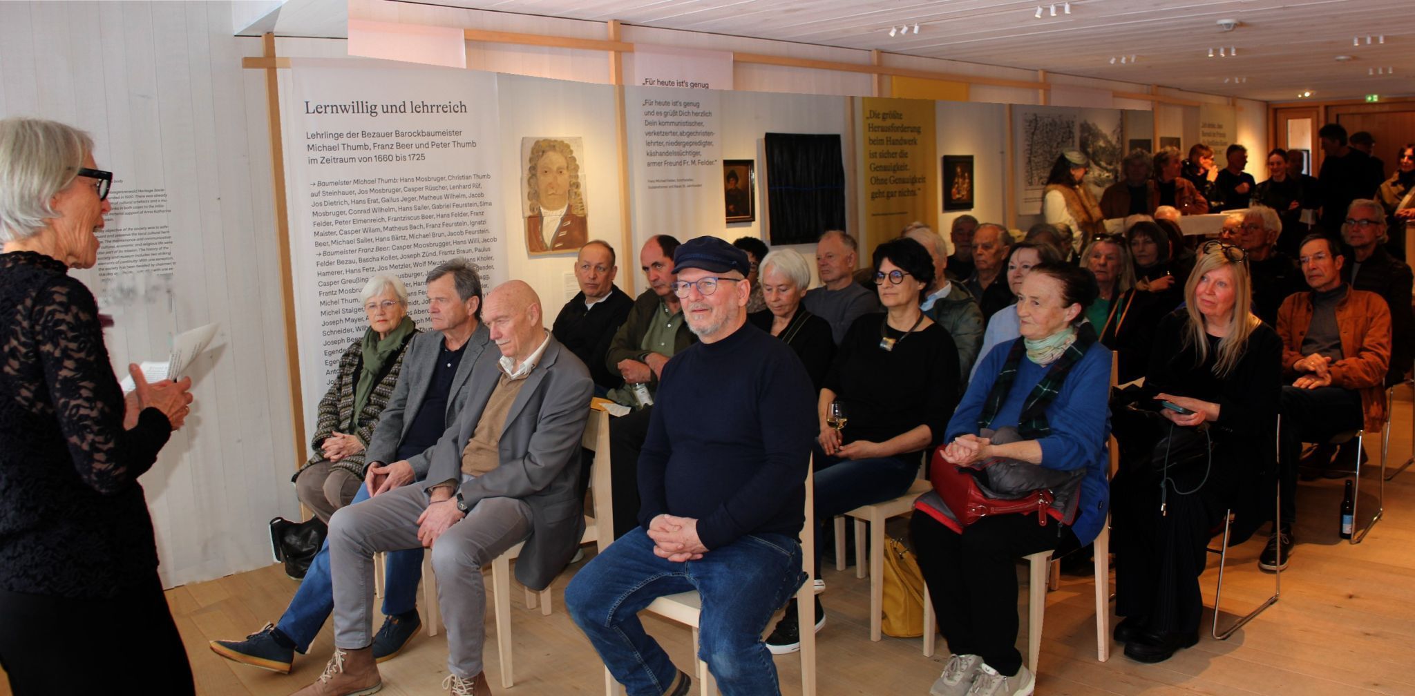 Zur Ausstellungseröffnung Franz Beer (sie dauert bis 4. Mai) konnte Museumsleiterin Theresia Fröwis ein volles Haus begrüßen.   