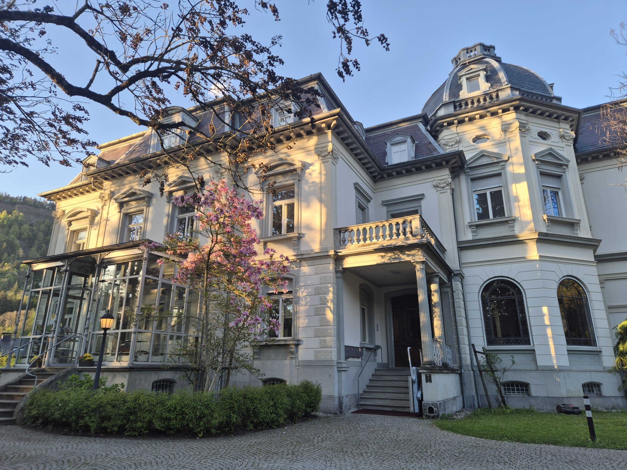 Historisches Ambiente für zeitlose Kunst: Die Villa Grünau