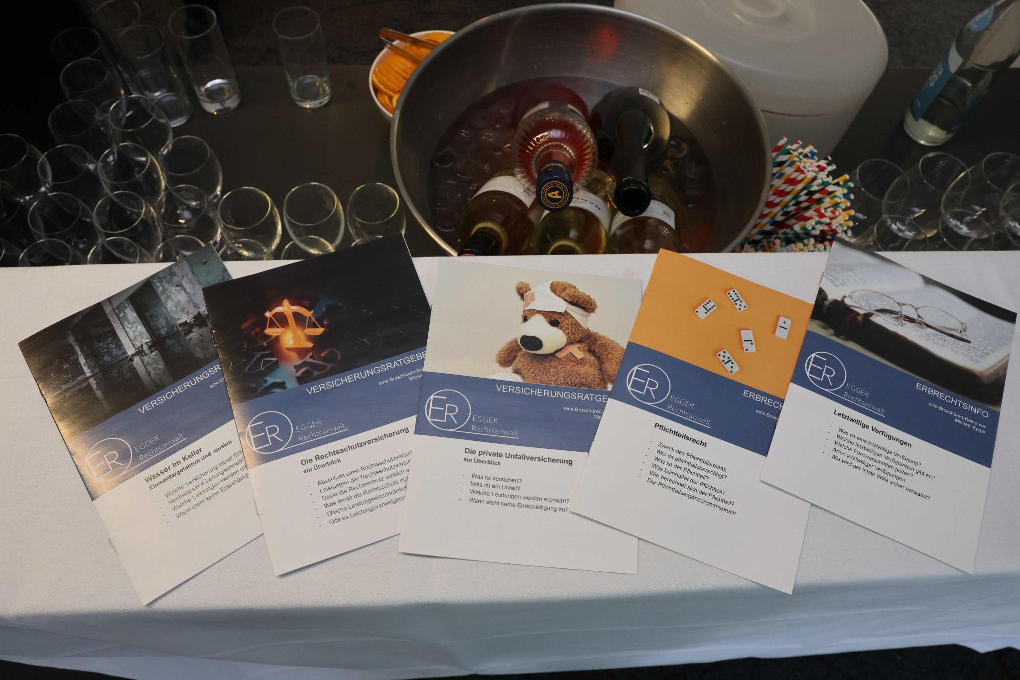 Die Broschüren von Michael Egger.