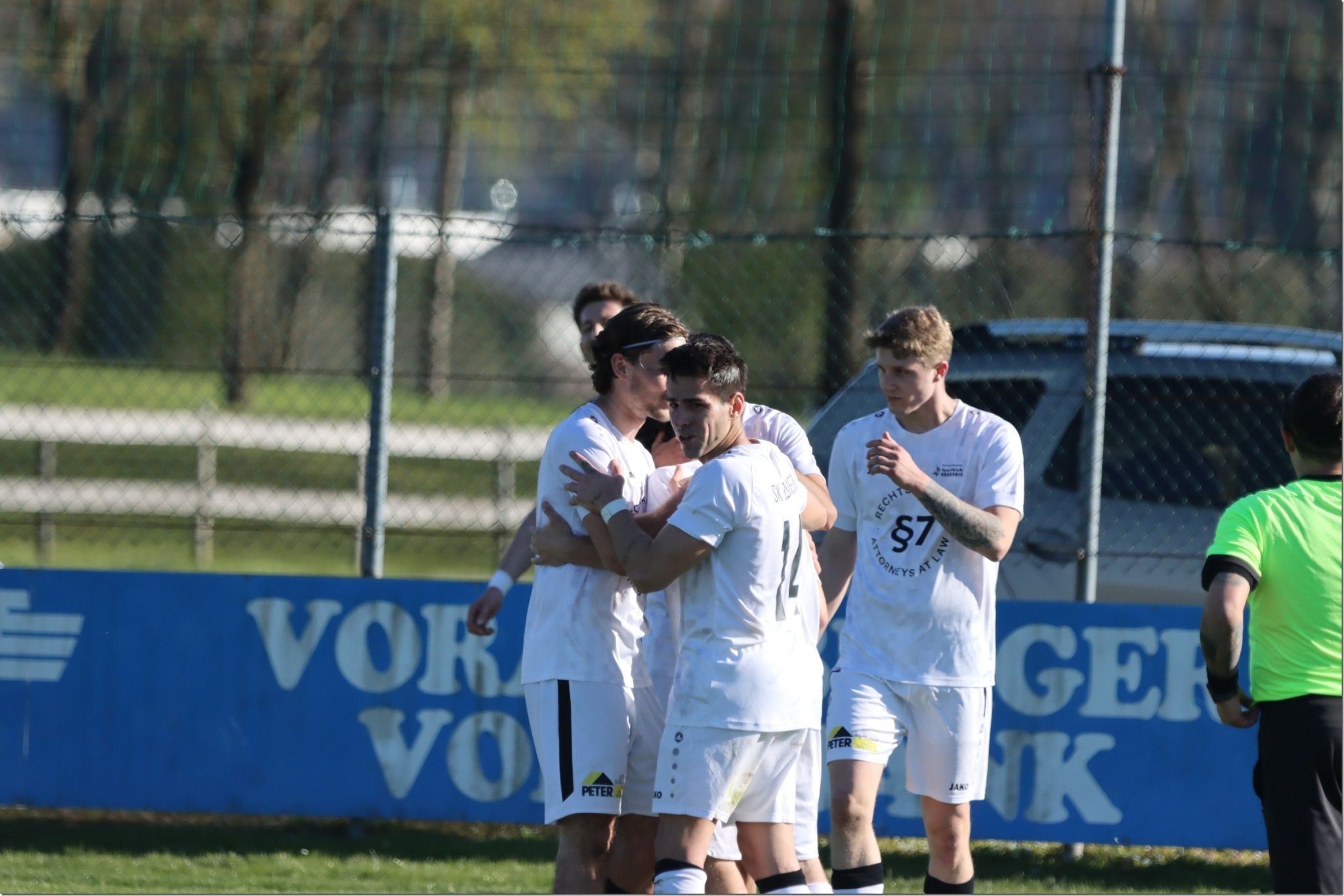 Jubel im Lager von Brederis. 