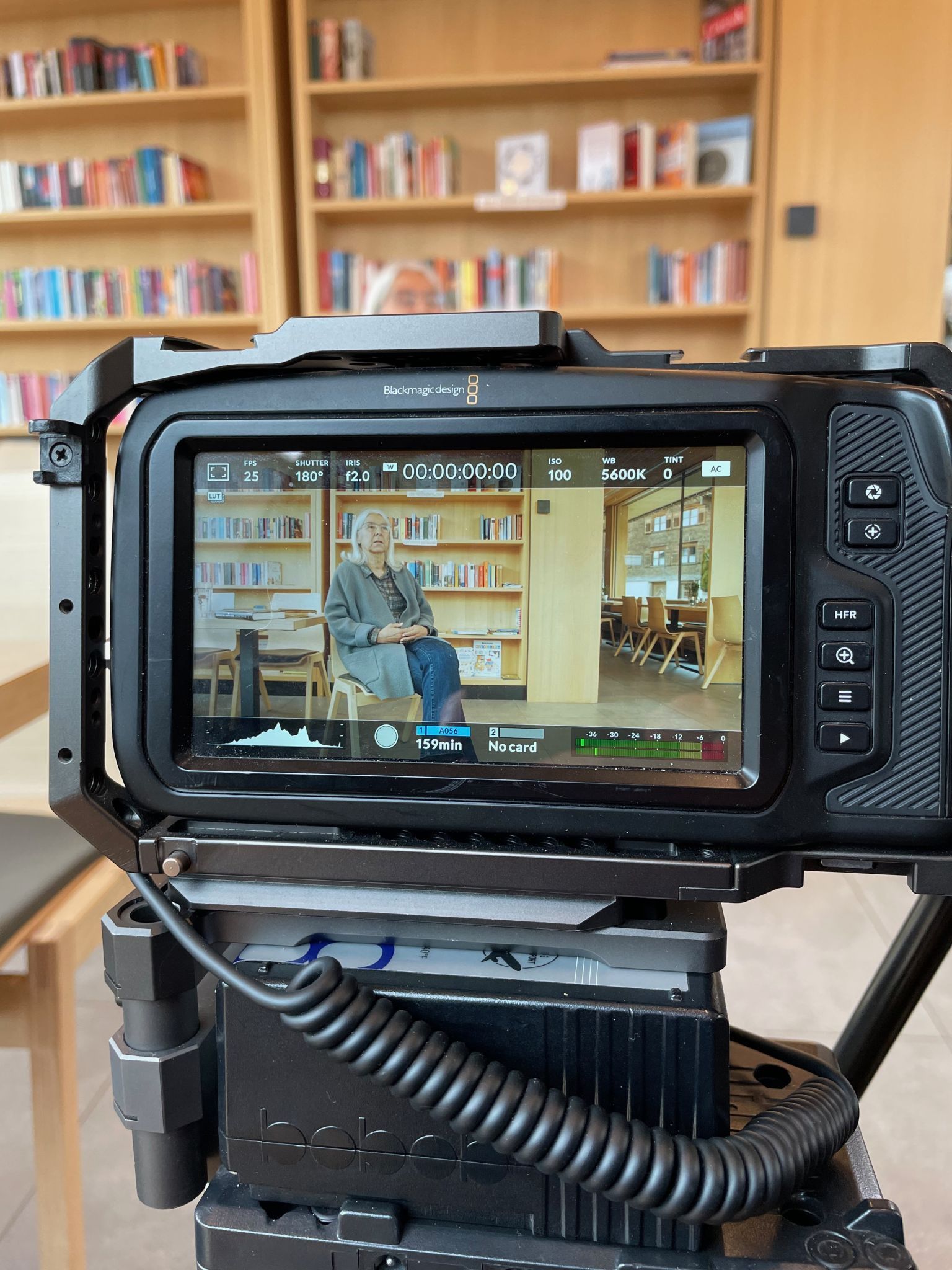 Der Film verbindet Archivmaterial mit aktuellen Interviews und persönlichen Erinnerungen.