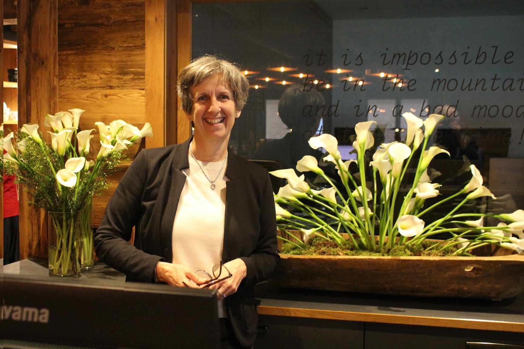 Gastgeberin Steffi Schwarzmann in einem „Calla-Meer“ aus Belgien.