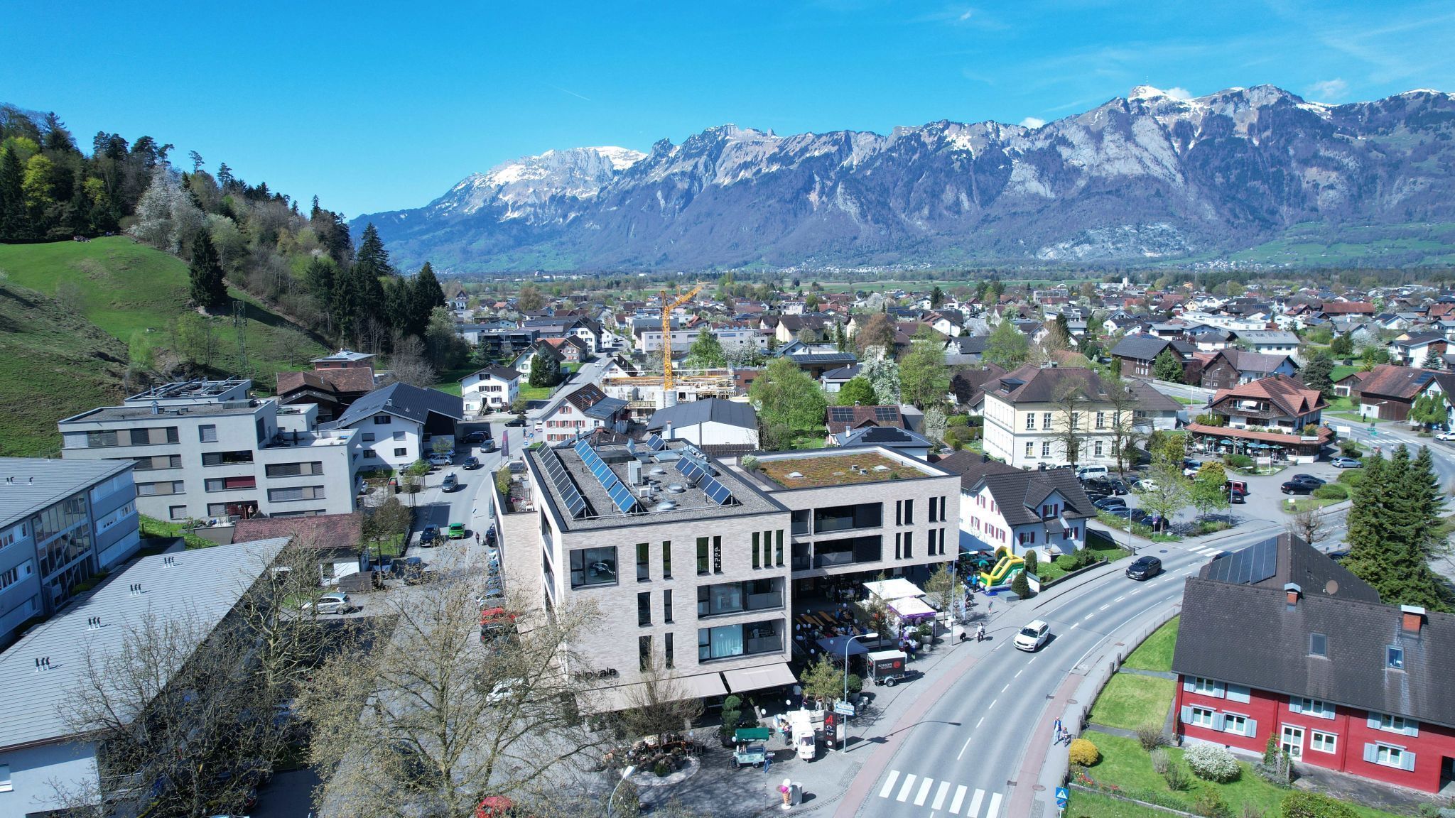Blick übers Nofler Ortszentrum.