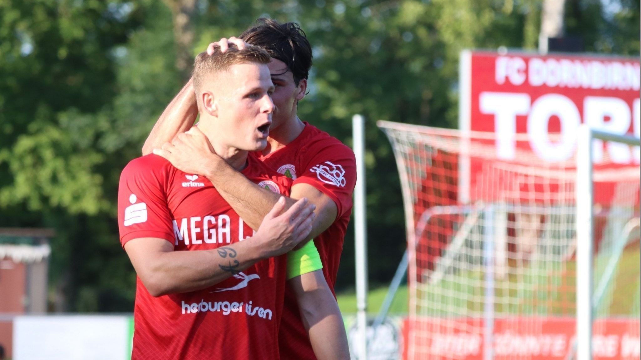 Torjägerduell auf der Birkenwiese: Tamas Herbaly gegen Lukas Brückler. KNOBEL