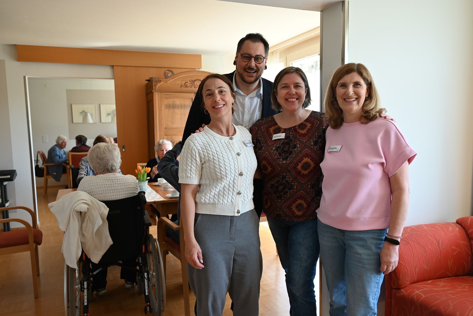 Mohi-Einsatzleiter Fabian Hämmerle mit den Betreuerinnen Nathalie, Juliane und Brigitte.