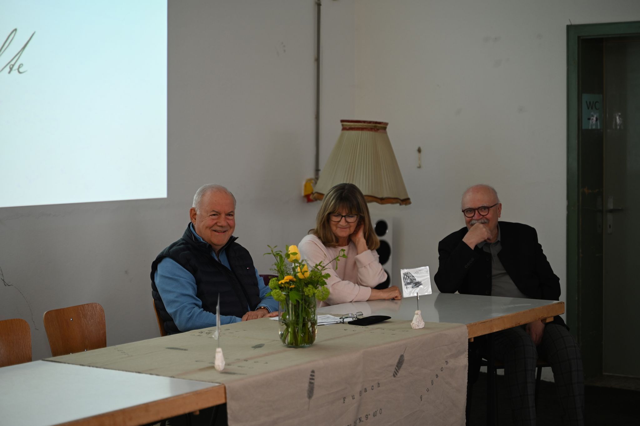 Reinhard Blum, Carmen Schneider und Thomas Kaltenbrunner vom Dorfgeschichteverein.