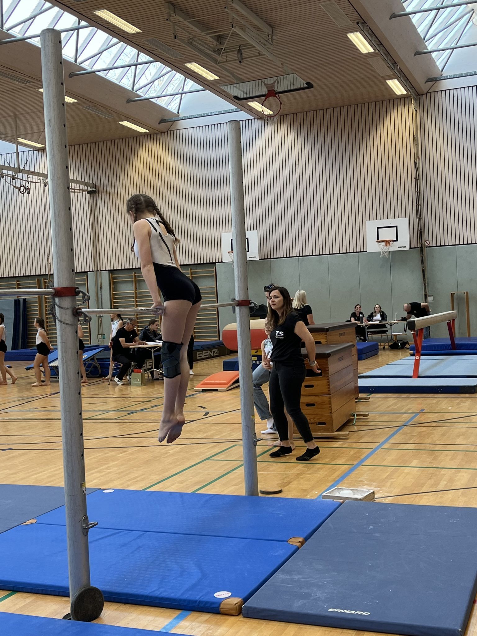 Auch am Reck wurde fleißig geturnt.