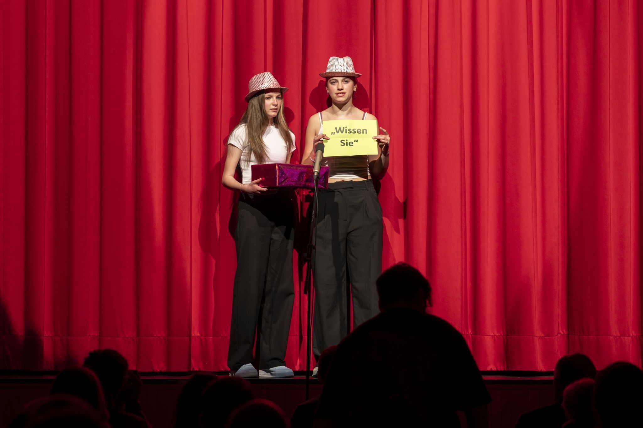 Witzige Moderation mit Stichworten