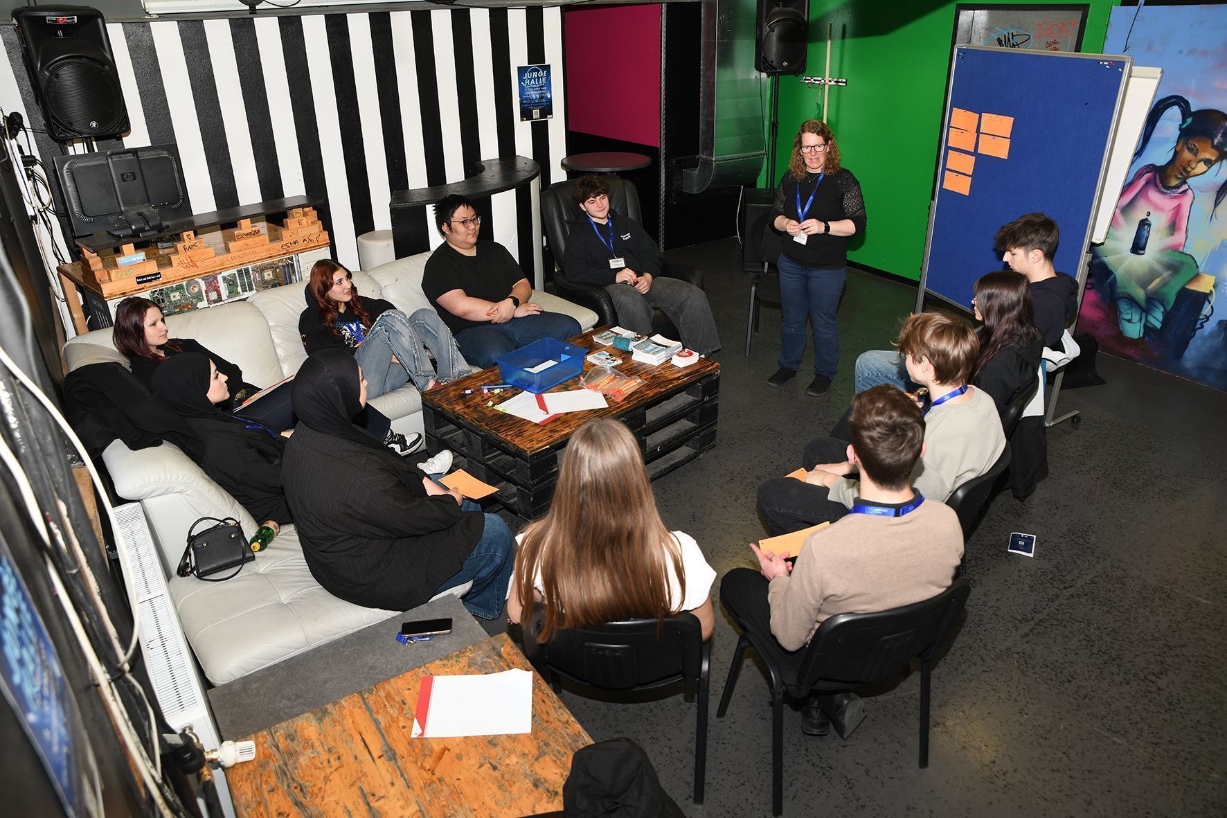 Viele Jugendliche nutzten die Gelegenheit, neue Kontakte zu knüpfen und sich auszutauschen.