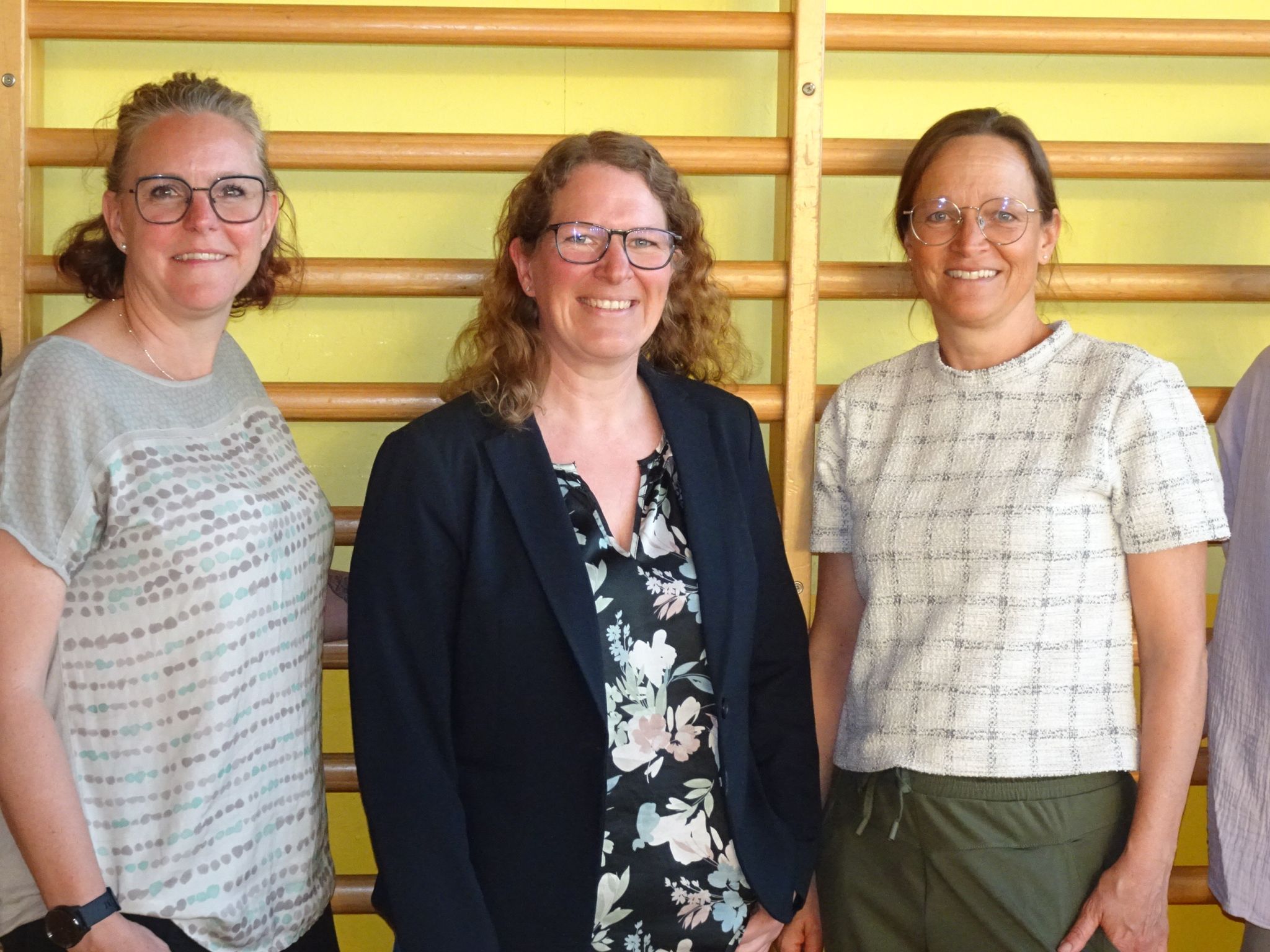 (v.li.) Elke Hellbock (Kinderschutzbeauftragte bei ELKI), Nicole Böhler (Trainerin für Kinderschutzkonzepte) und ELKI-Obfrau Andrea Pastor freuten sich über zahlreiche Interessierte beim Kinderschutz-Vortrag.