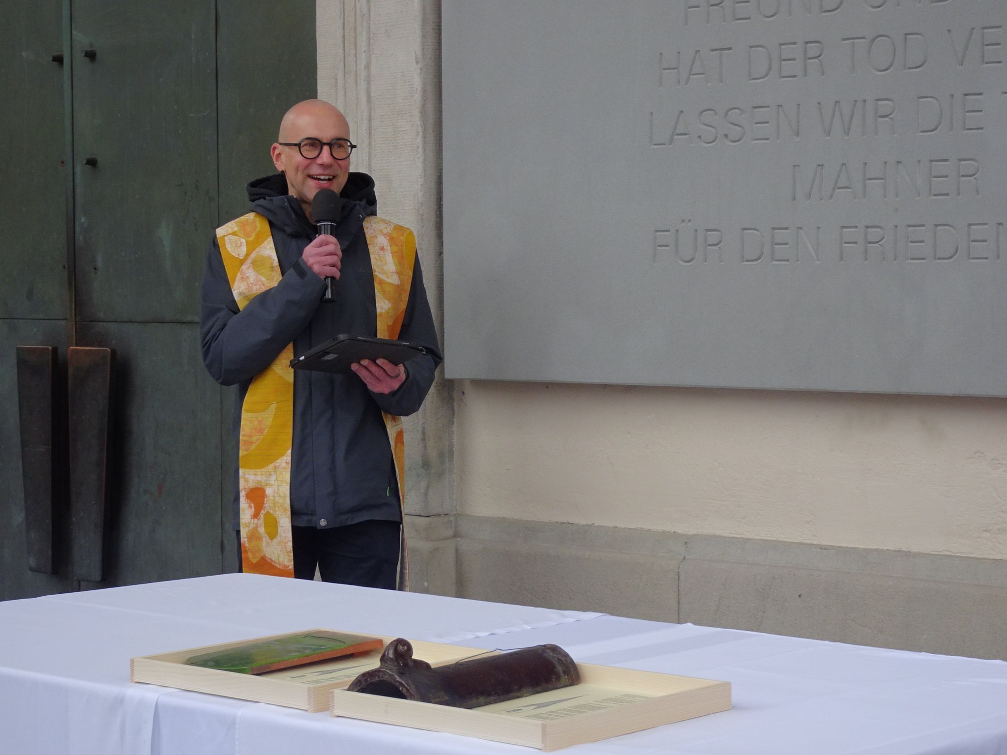 Die Segnungsfeier markierte den Beginn der nächsten Phase der Kirchturmsanierung von St. Martin.