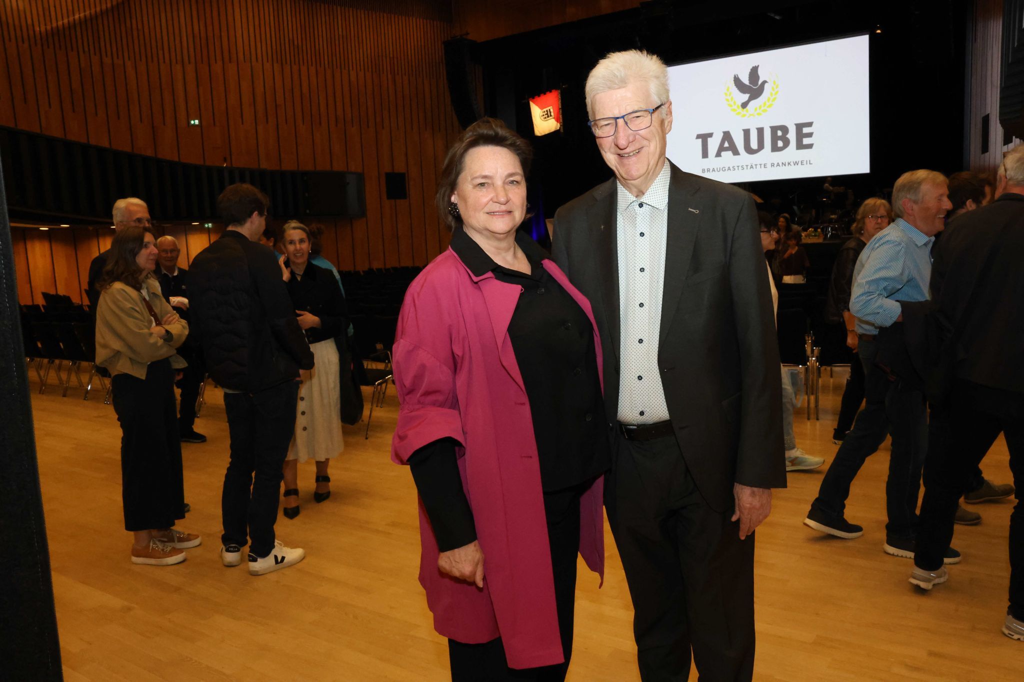 Ortsvorsteherin Elisabeth Pucher und Bischofsvikar Mons. Rudolf Bischof. 