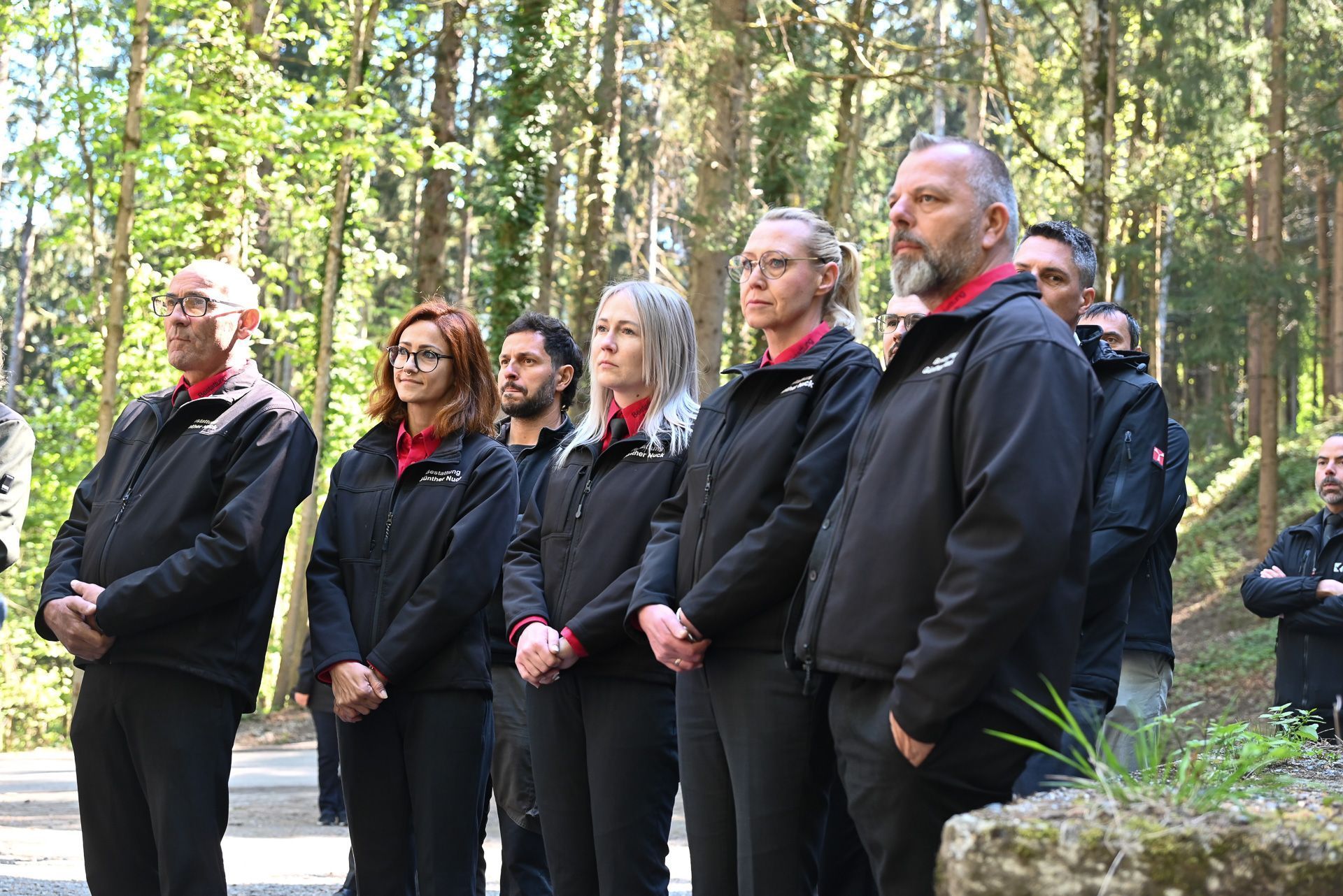 Mit dabei: die Bestatter aus dem Land.