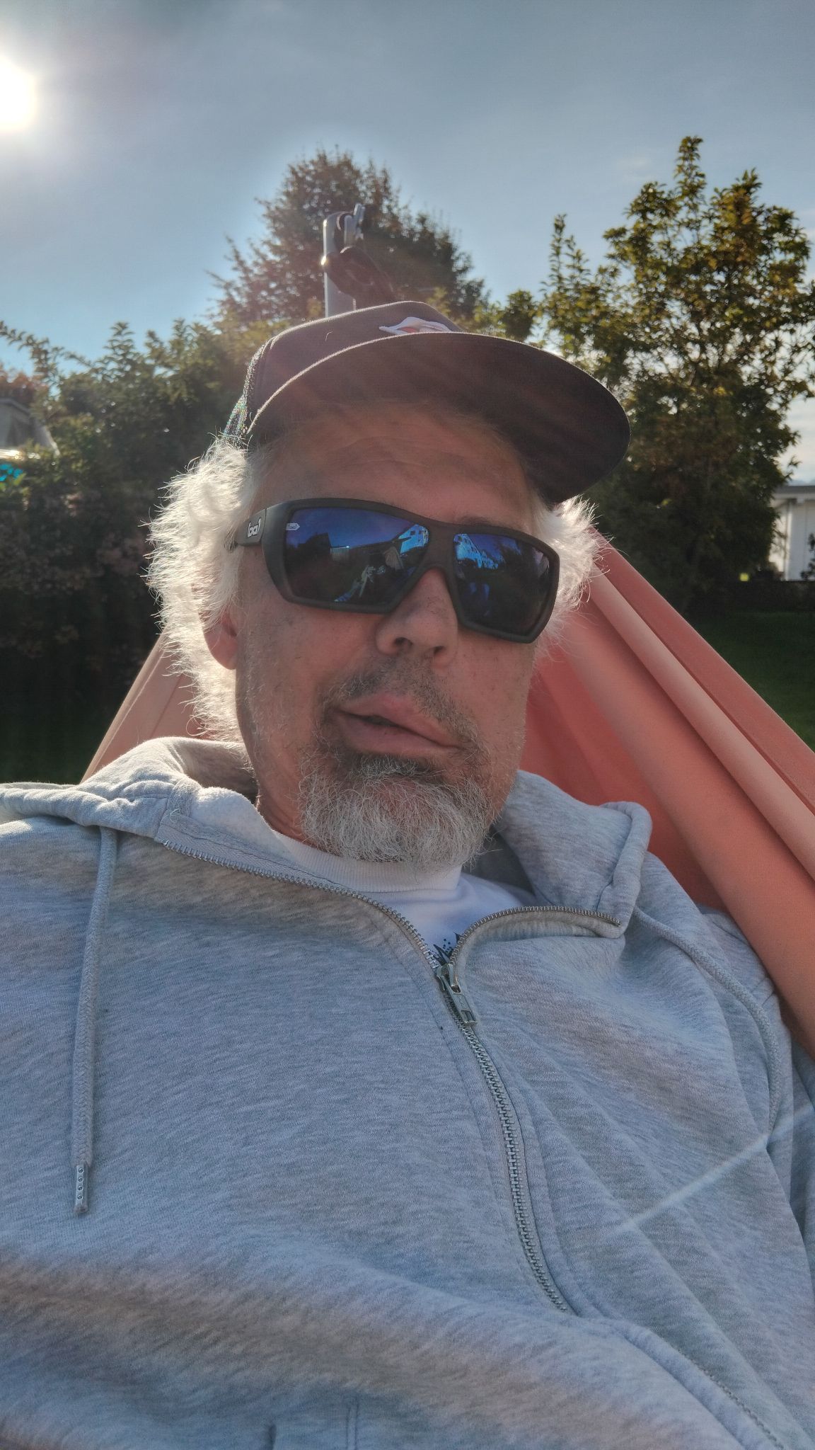 Ralph zu Hause in seinem geliebten Garten.