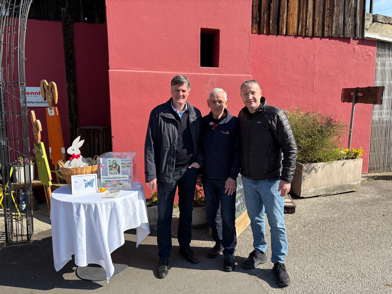 Auch Landesrat Daniel Allgäuer (links) unterstützte die Kampagne für Schmetterlingskinder.