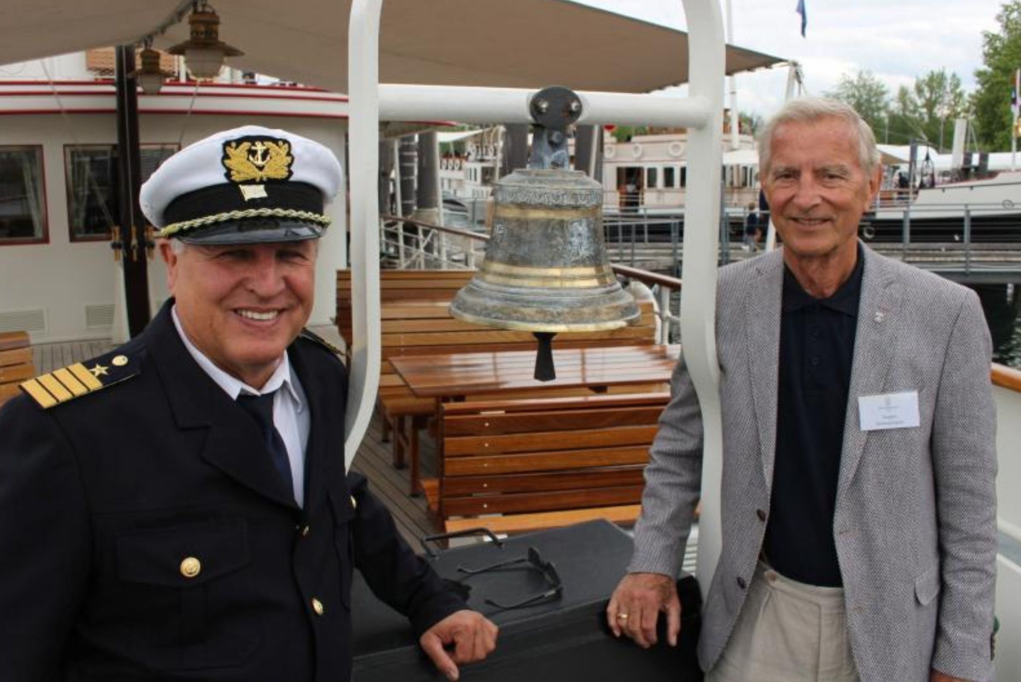 Kapitäns-Urgestein Fritz Köchle kam vor 48 Jahren zur Bodenseeschifffahrt, ging 2013 in Pension und wurde von Oesterreich-Retter Jürgen Zimmermann 2019 wieder an Bord geholt, als das restaurierte Schiff seine erste Probefahrt unternahm.