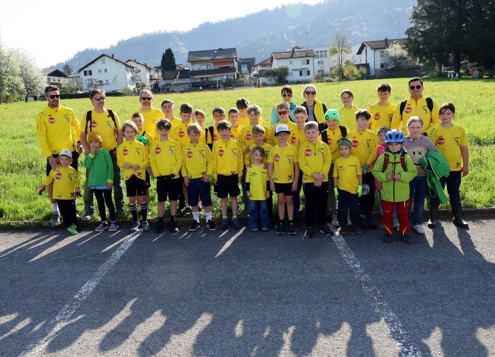 vorbildlich: Viele junge FC´ler unterstützen die Natur