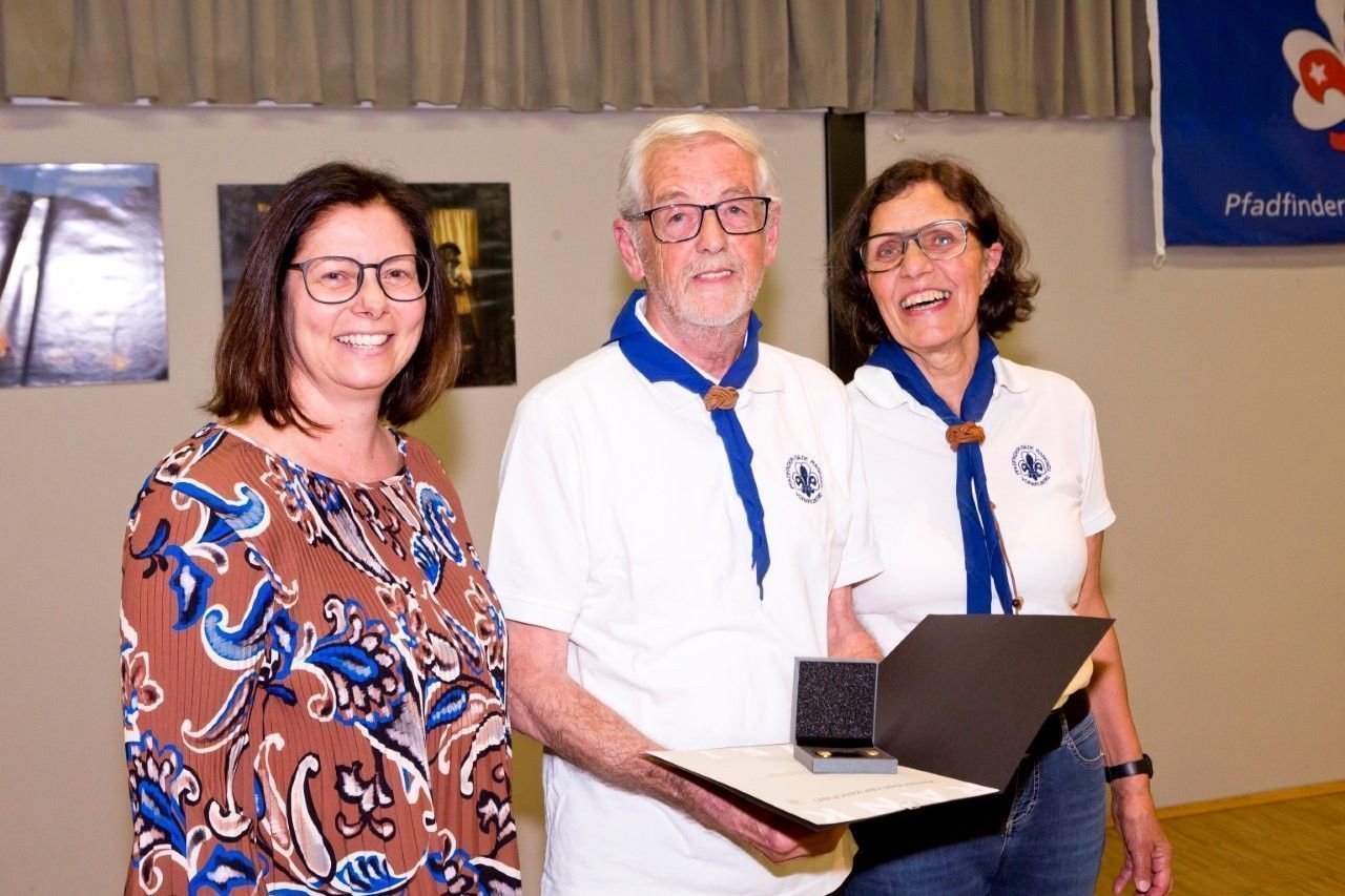 Gold für Udo Schranz für 27 Jahre Funktionär bei der Pfadfindergilde Rankweil. DAVID HUBER/DIETMAR MATHIS