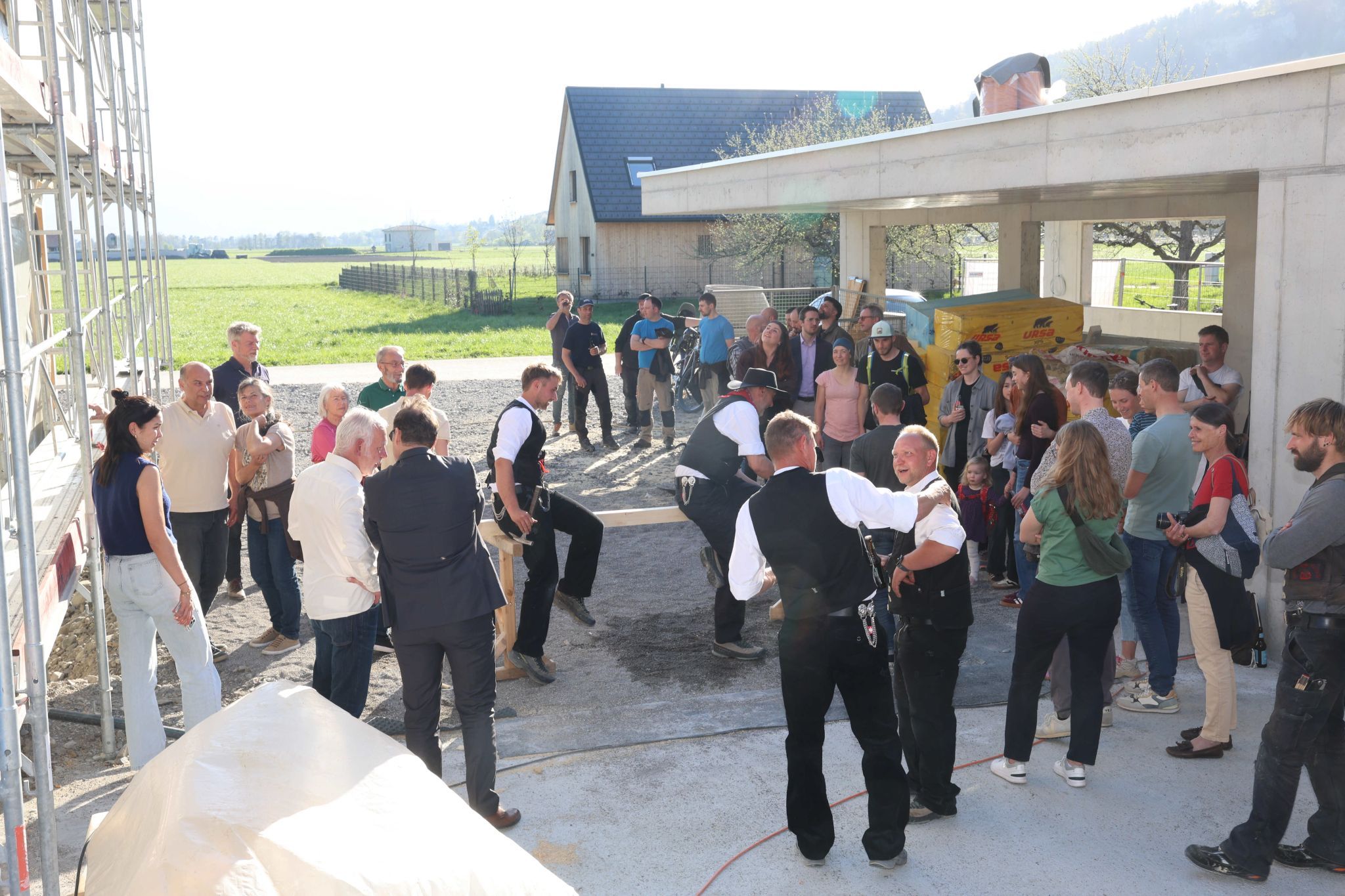 Beste Stimmung bei und nach der Dachgleichenfeier. (Bildergalerie)