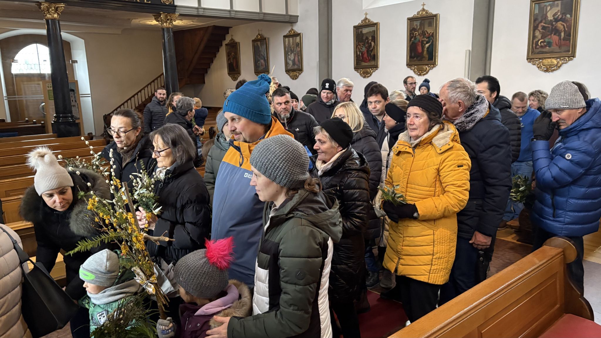 Die Prozession führte von der St. Laurentiuskirche (Bild) zur Pfarrkirche Heilig Kreuz.