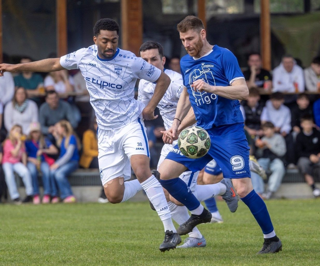 Nelson Votu gegen Adem Kum. VN-PAULITSCH
