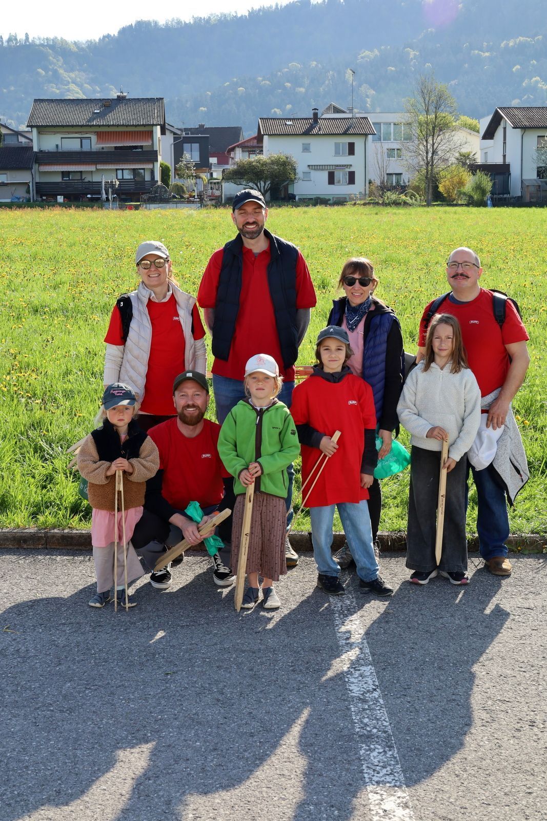 Firmenevent: Mitarbeiter der Firma Rupp Käsle bei der Seeufer- und Flurreinigung in Hörbranz