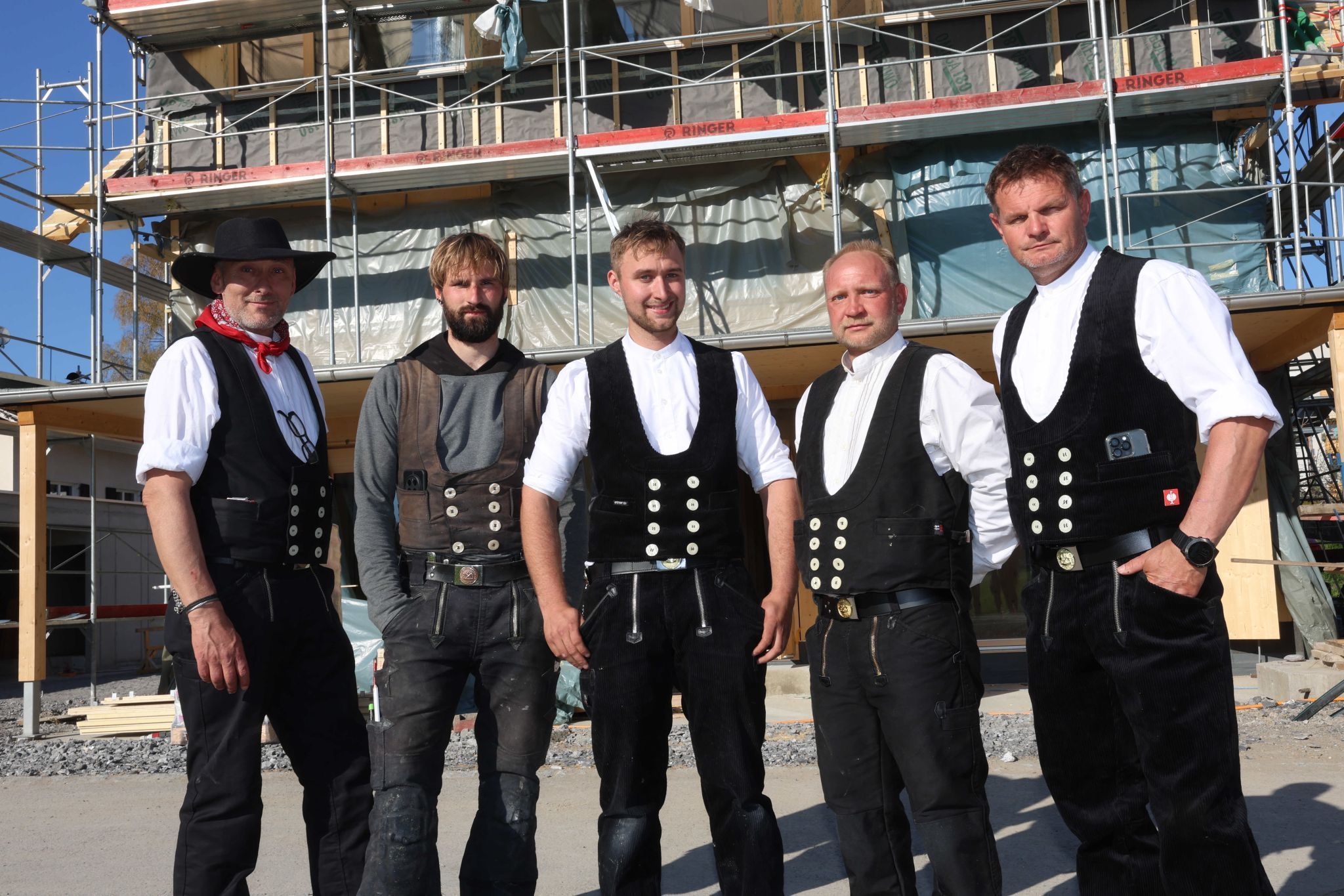 Beste Stimmung bei und nach der Dachgleichenfeier. (Bildergalerie)