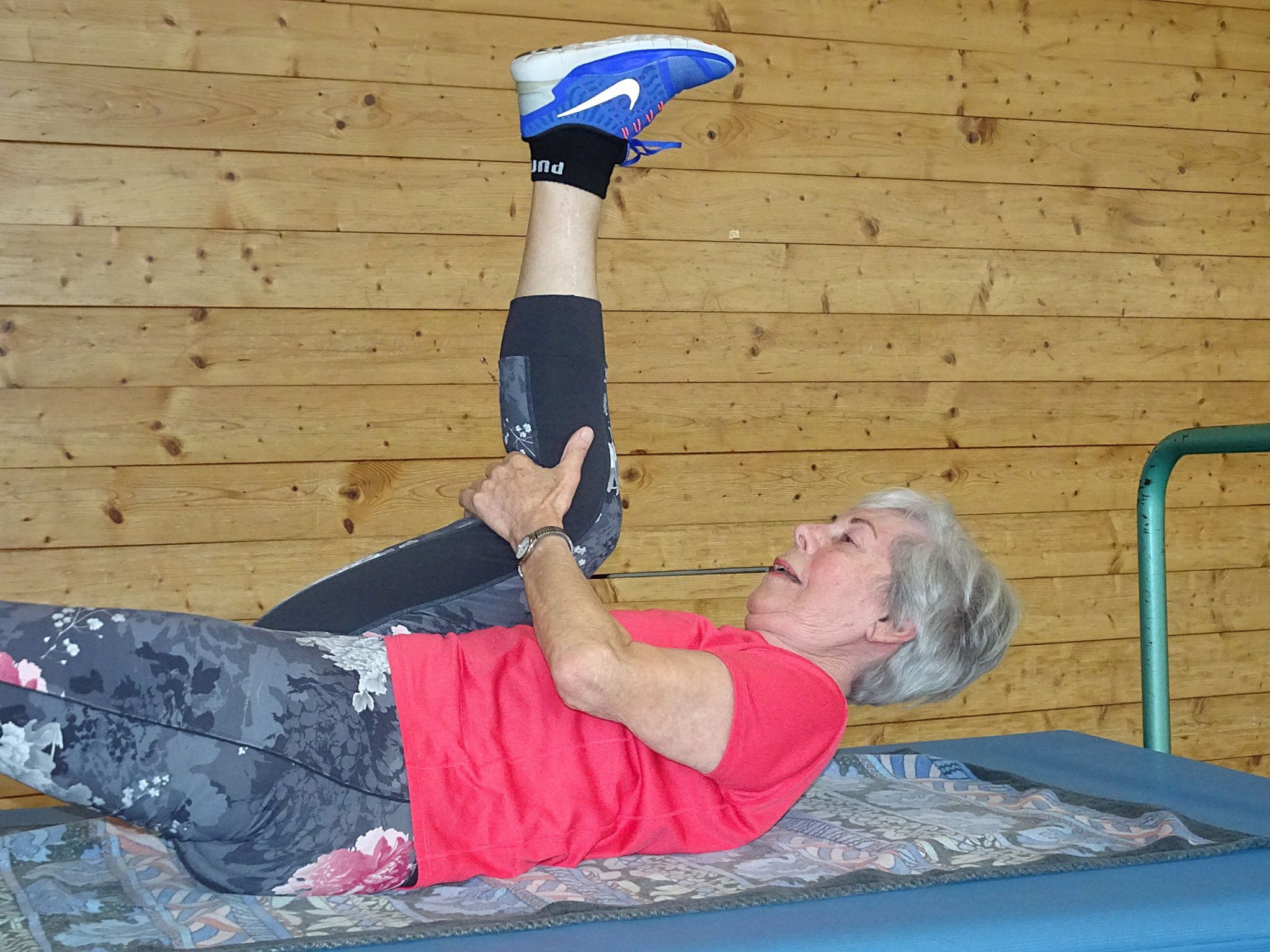 Die 80-jährige ist beneidenswert fit.