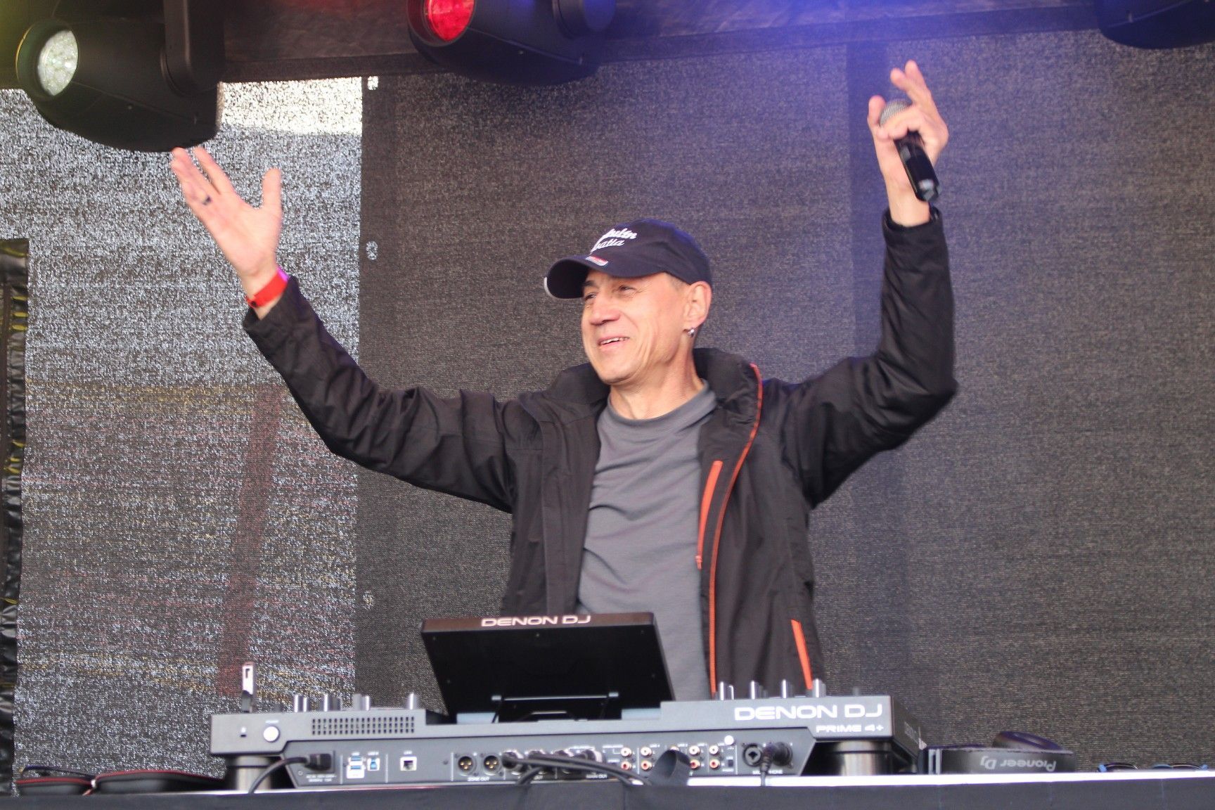 Vor und nach dem Matty-Auftritt heizte DJ Kayce die Stimmung an.