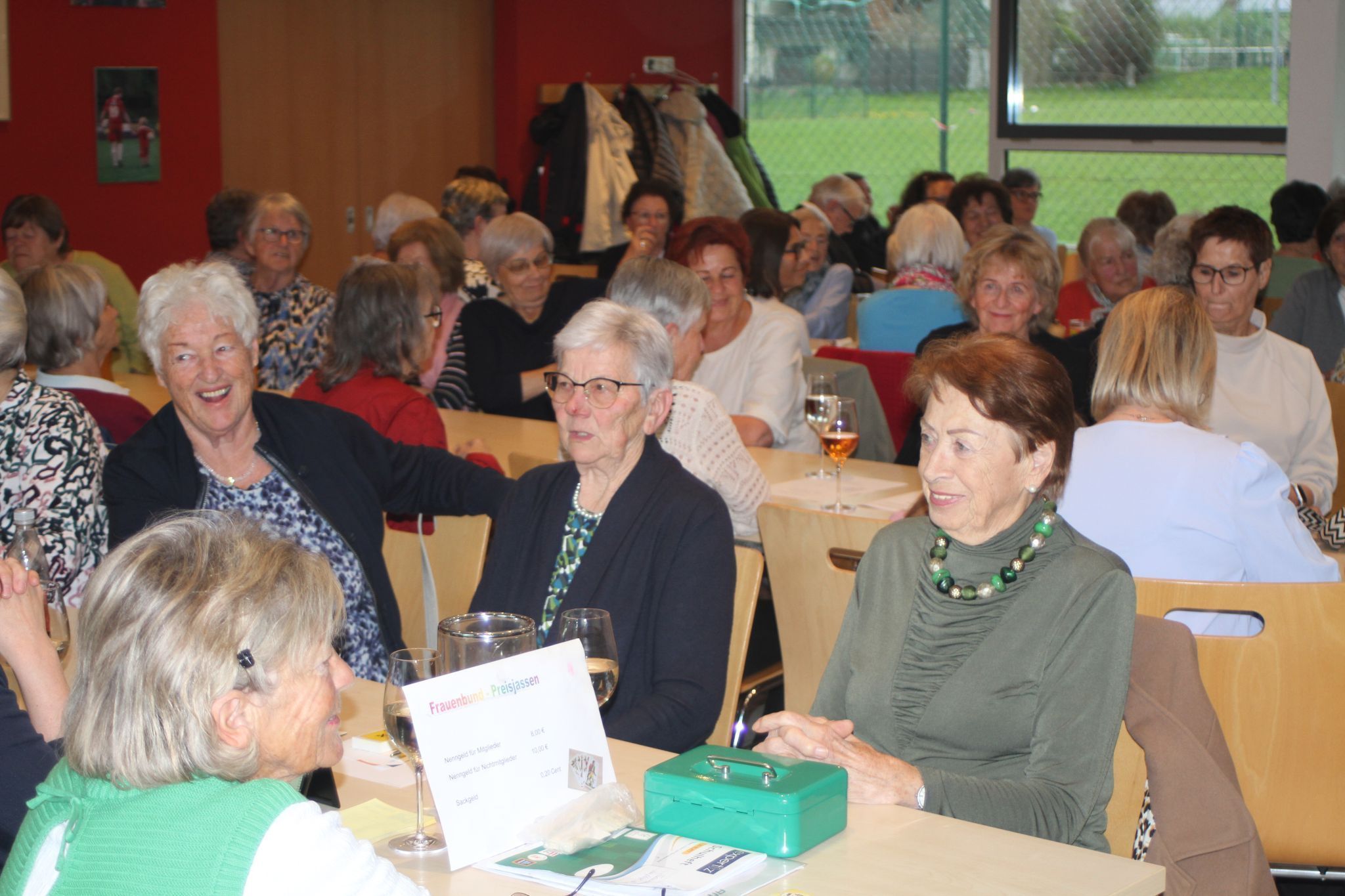 Volles Haus bei der Versammlung vom Frauenbund Rankweil.