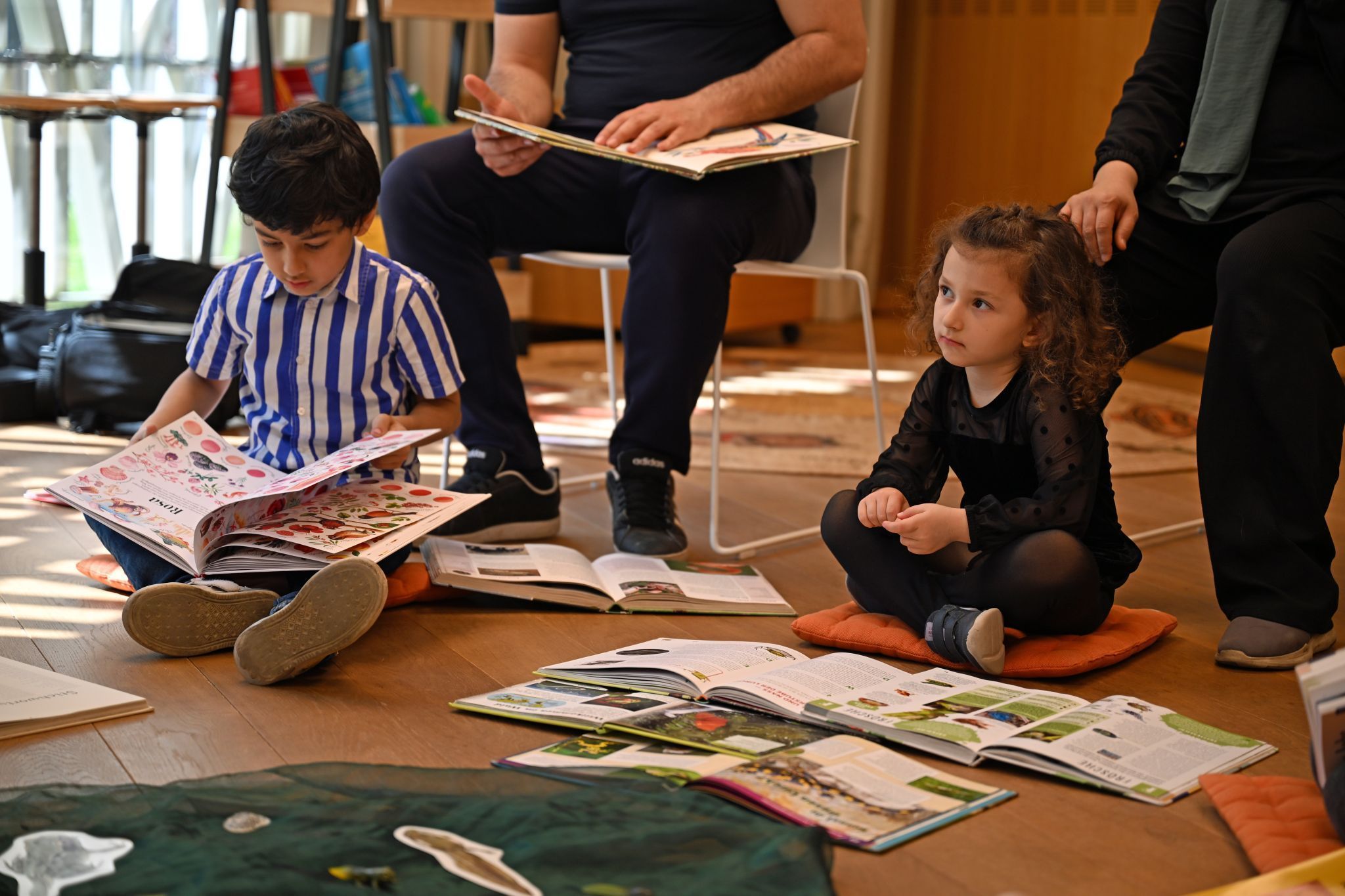 Die Kinder hörten aufmerksam zu und merkten sich viele spannende Fakten über Frösche.