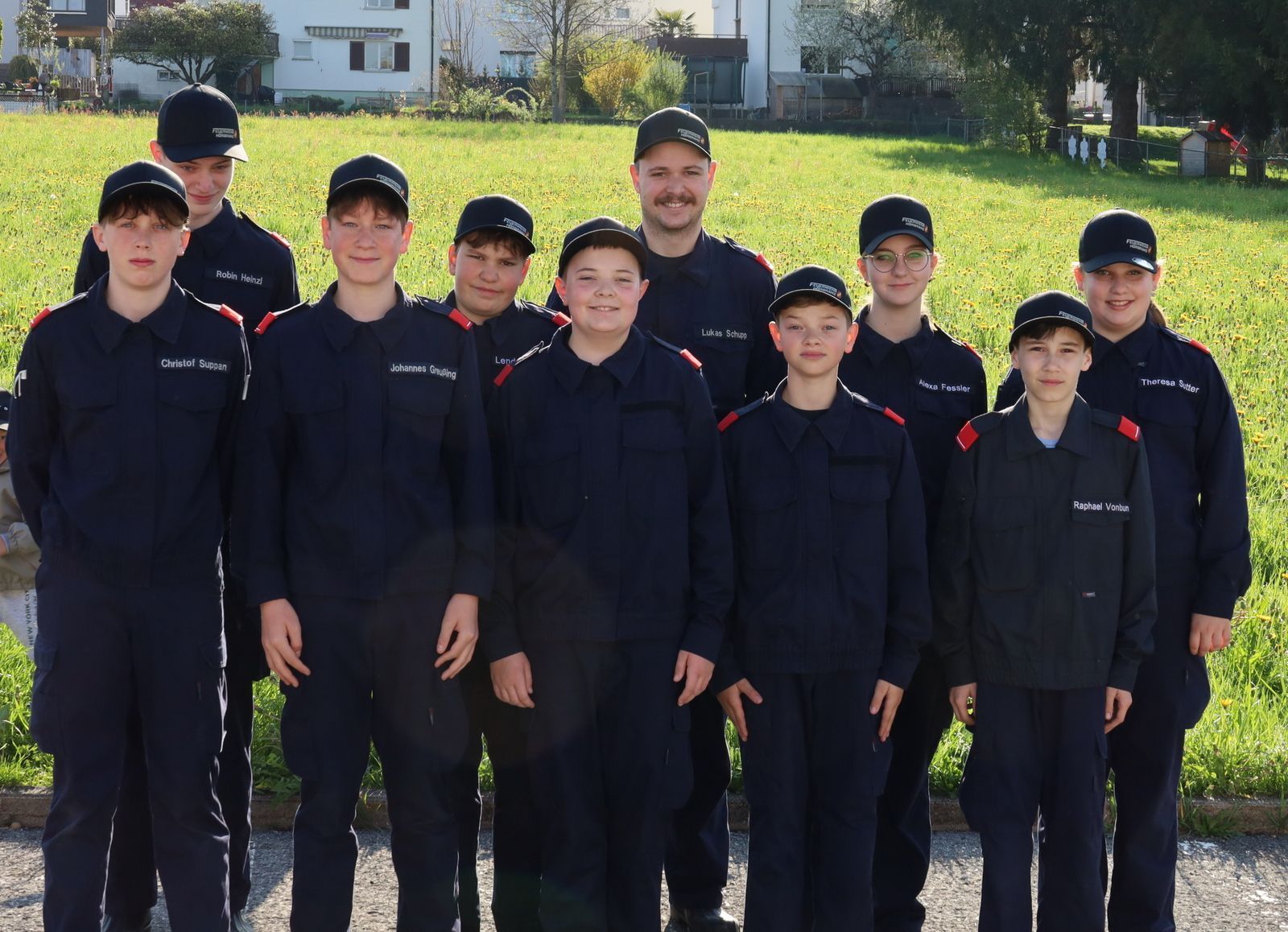 Lukas Schupp mit den Jugendfeuerwehrlern