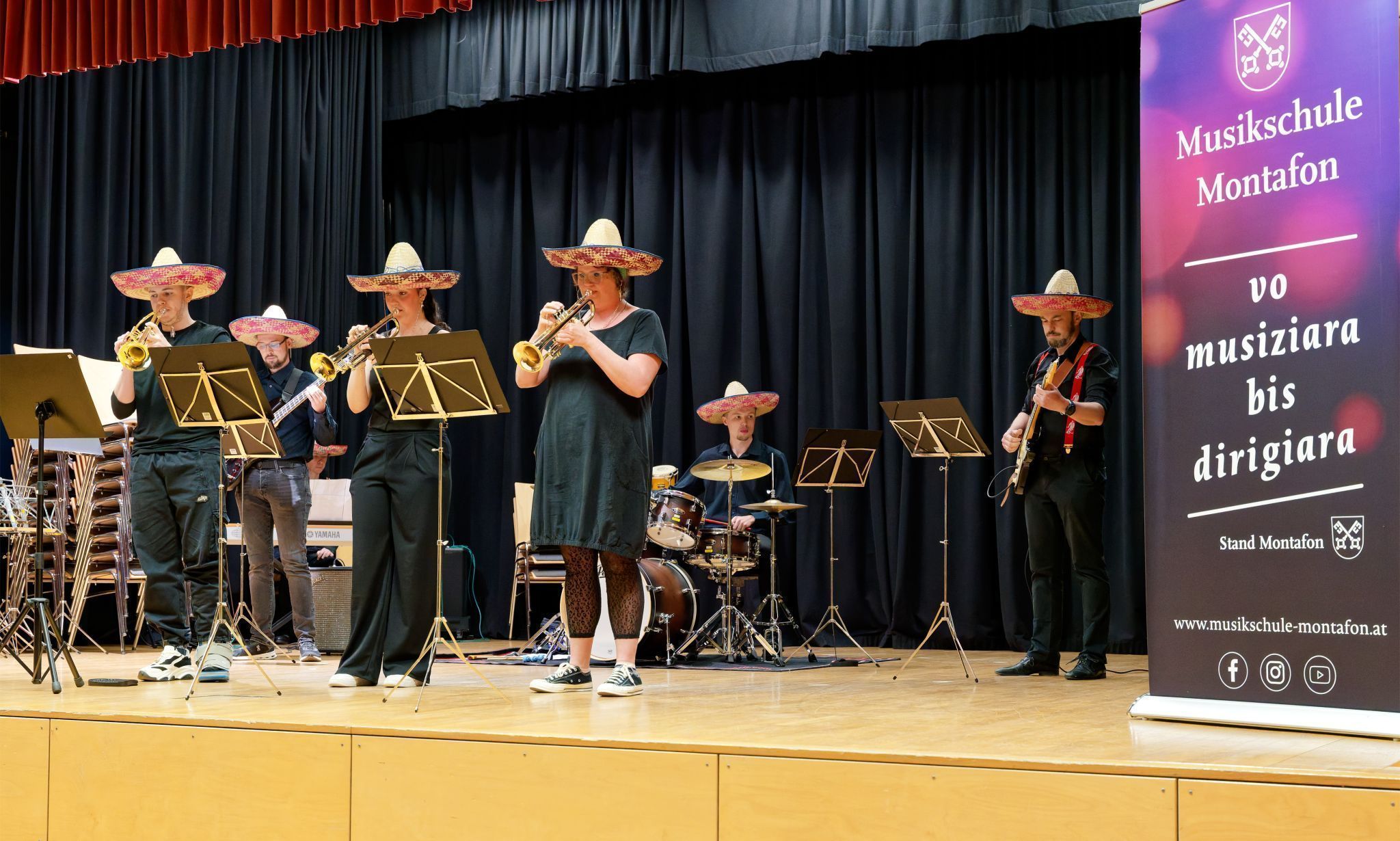 Im Verlauf des Abends präsentierten verschiedenste Ensembles der Musikschule ein vielseitiges Programm. Foto: Musikschule Montafon