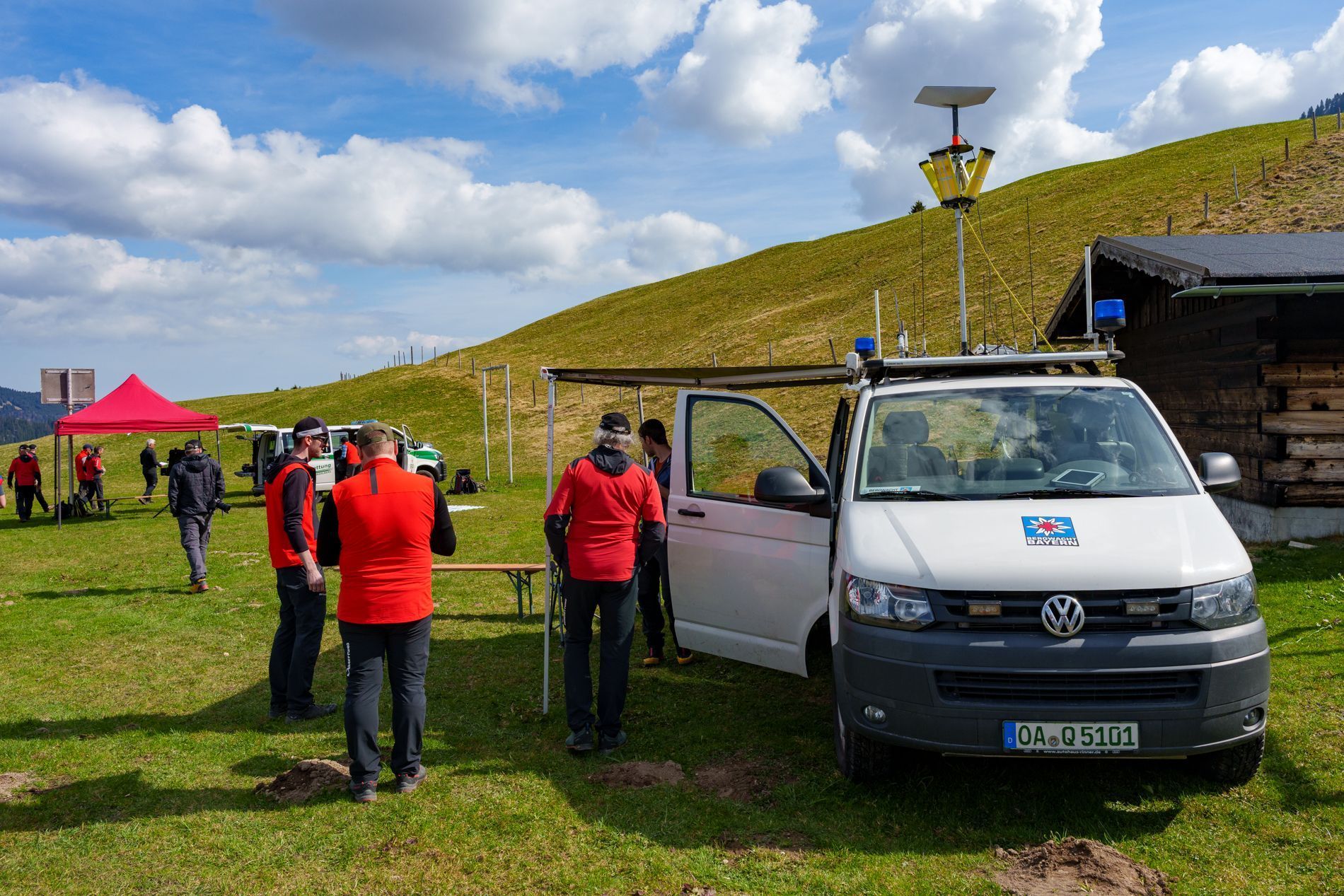 Für besonderes Interesse der Teilnehmer sorgte das Equipment und die Herangehensweise an das Thema Drohnen der Bergrwacht Bayern