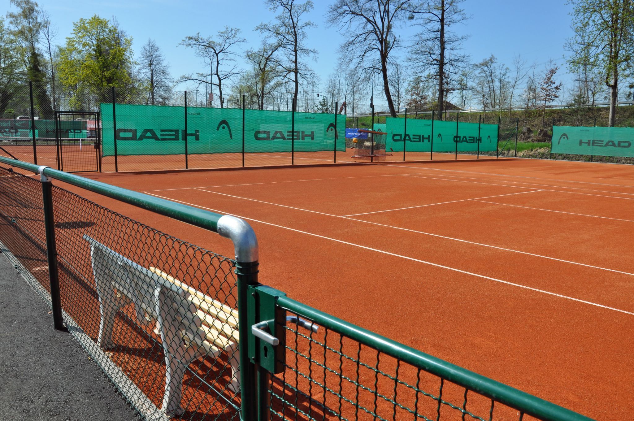 Die neue Umzäunung ist robust ausgeführt und auf eine Nutzung über Generationen hinweg ausgelegt.