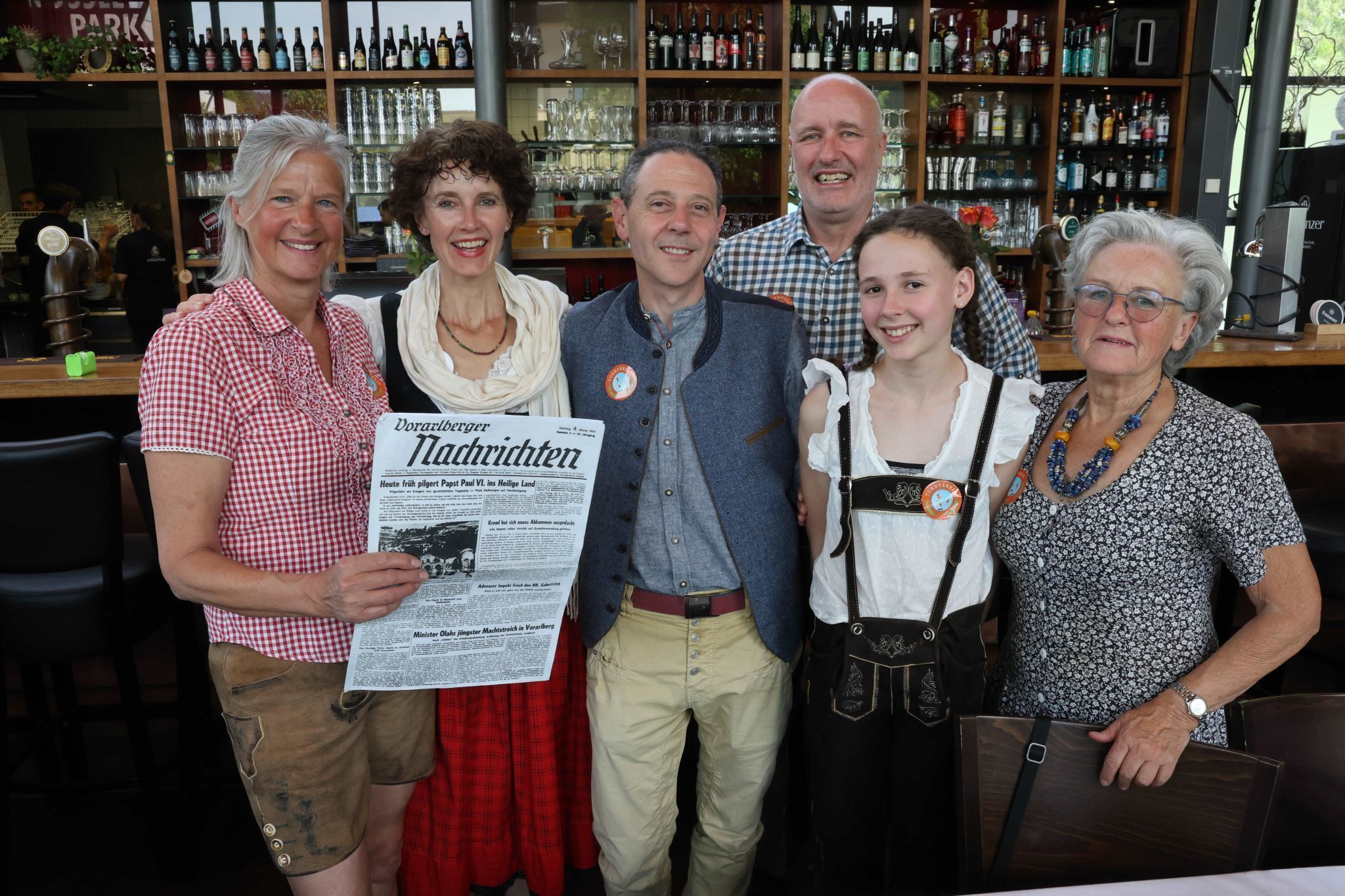 Andrea und Sonja Müller, OA Sascha Nassri, Arno Müller, Ronja Müller-Nassri und Annemarie Müller.